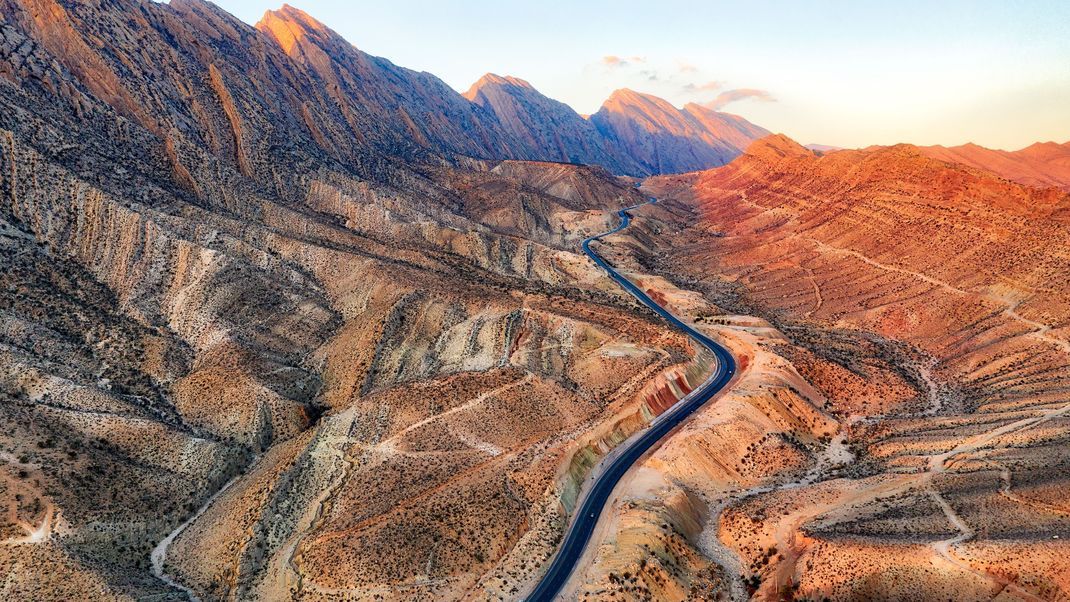 Das Zagros-Gebirge im Süden des Iran - entstanden durch das Zusammenstoßen der eurasischen und arabischen Platte.