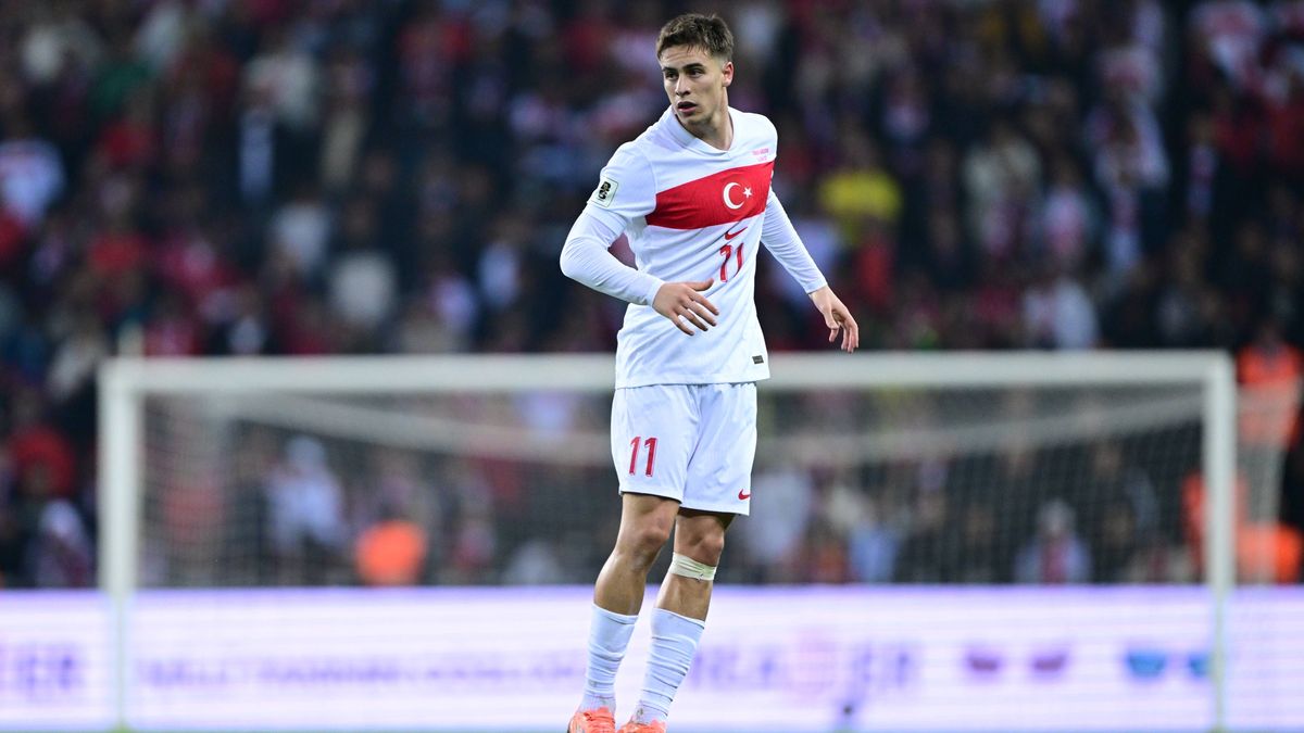 Turkiye v Georgia - 2026 FIFA World Cup, WM, Weltmeisterschaft, Fussball European Qualifiers KOCAELI, TURKIYE - OCTOBER 14: Kenan Yildiz of Turkiye is in action during 2026 FIFA World Cup European ...