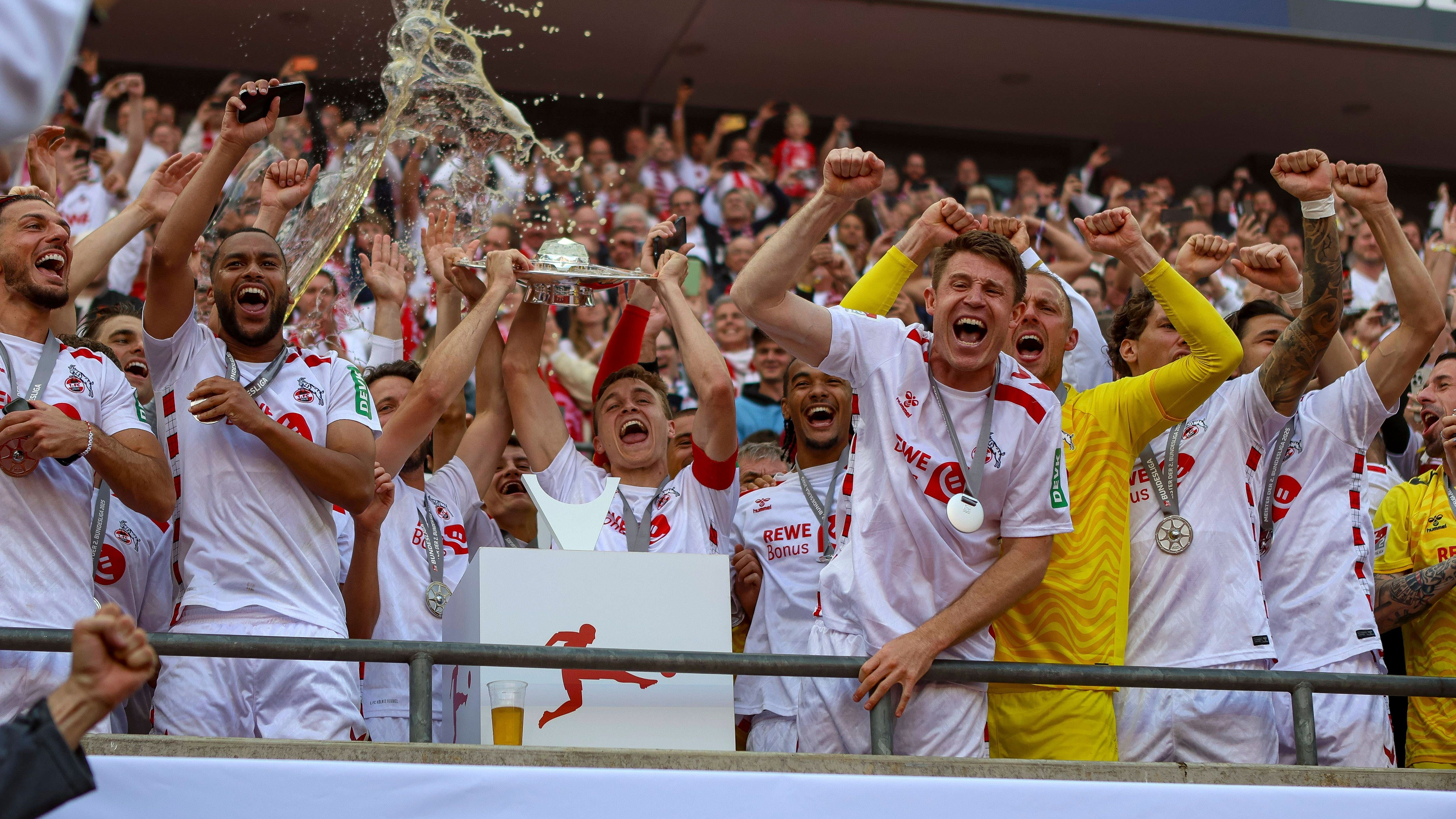 <strong>Aufsteiger: 1. FC Köln (Deutschland)</strong><br>Nach dem Abstieg im vergangenen Jahr gelingt dem 1. FC Köln die direkte Rückkehr in die Bundesliga. Durch einen Endspurt unter Interimstrainer Friedhelm Funkel schieben sich die Geißböcke - mit einer Ausbeute von 61 Zählern - sogar noch auf den Platz an der Sonne. Mit der Meisterschale im Gepäck geht es nun für Köln zurück ins deutsche Oberhaus.