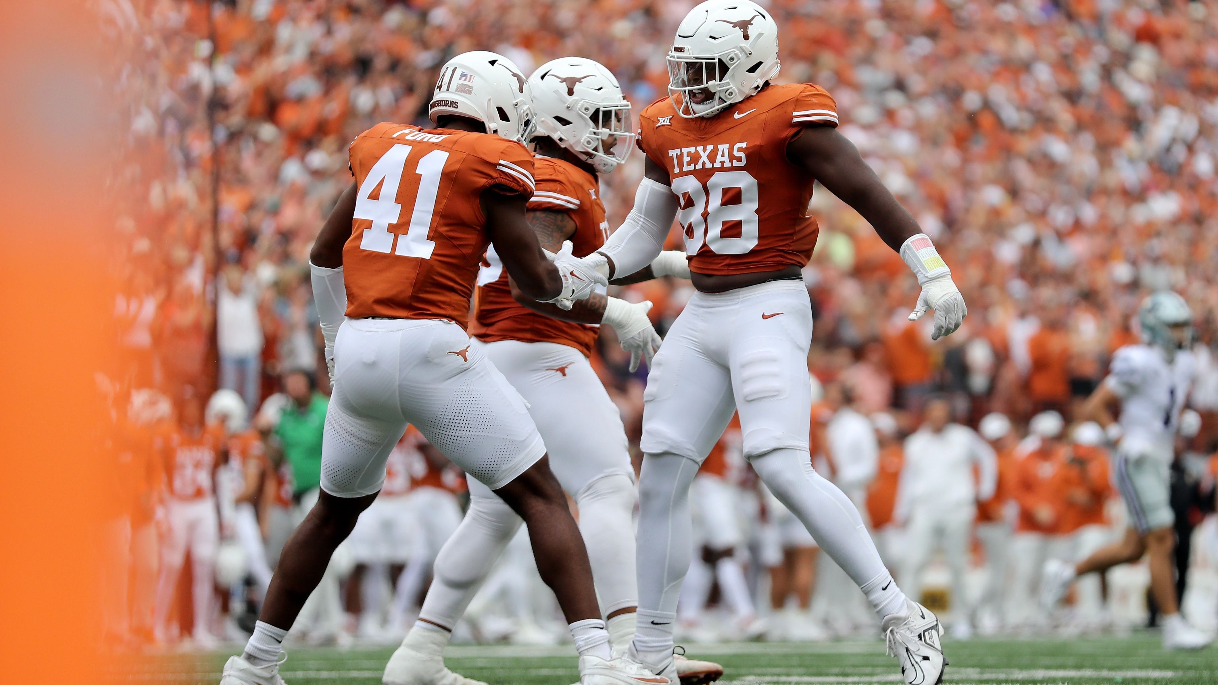 <strong>3. Texas Longhorns</strong><br>Ein Großteil der Spieler kommt aus Texas und hat schon seit Jahren verzweifelt den Longhorns die Daumen gedrückt. Nicht wenige im Kader konnten damals weder laufen noch sprechen. Wenn also bei Alabama der Quarterback das große Fragezeichen ist, dann ist es bei den Longhorns die eigene Vergangenheit.