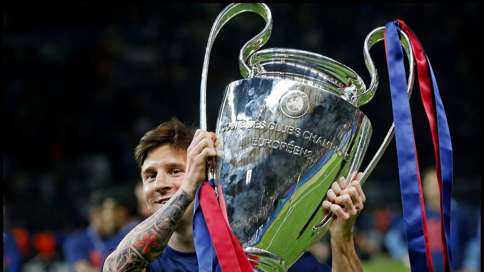 
                <strong>2009: Triple-Sieger </strong><br>
                In der Saison 2008/09 gewinnt Messi gleich drei Titel: Mit dem FC Barcelona wird er sowohl Champions-League-Sieger, spanischer Meister und spanischer Pokalsieger. Der Pokalsieg in der Copa del Rey ist für Messi dabei eine Premiere in seiner Karriere.  
              
