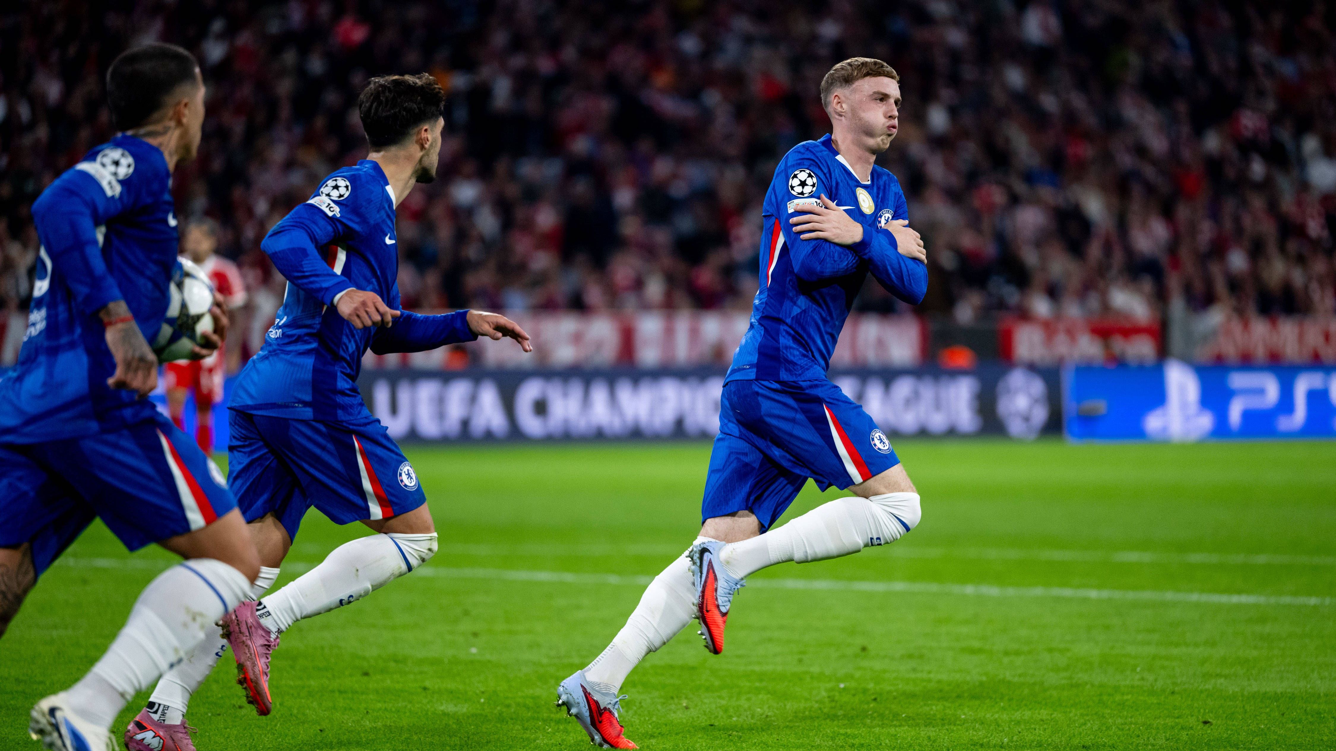 <strong>6. FC Chelsea</strong><br><strong>Kadermarktwert:</strong> 1,08 Milliarden Euro<br><strong>Wertvollster Spieler:</strong> Cole Palmer, 23 Jahre, Offensives Mittelfeld, 120 Millionen Euro Marktwert (Bild: 1. von rechts)