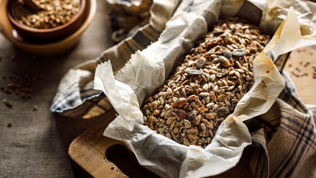 Nichts geht über ein selbstgebackenes Brot zum Frühstück, als Snack oder zum Abendessen! Diese Variante ist ganz ohne Mehl - perfekt zum Abnehmen.