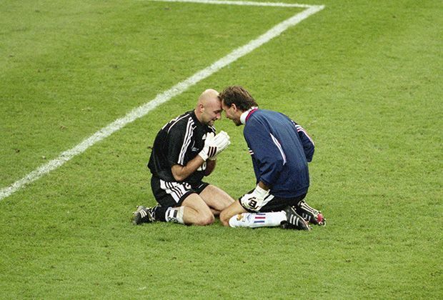 
                <strong>Fabien Barthez</strong><br>
                Platz 8: Der Franzose mit dem hohen Haar-Ansatz wurde mit der goldenen Generation um Zinedine Zidane, Thierry Henry und Laurent Blanc Welt- und Europameister.
              