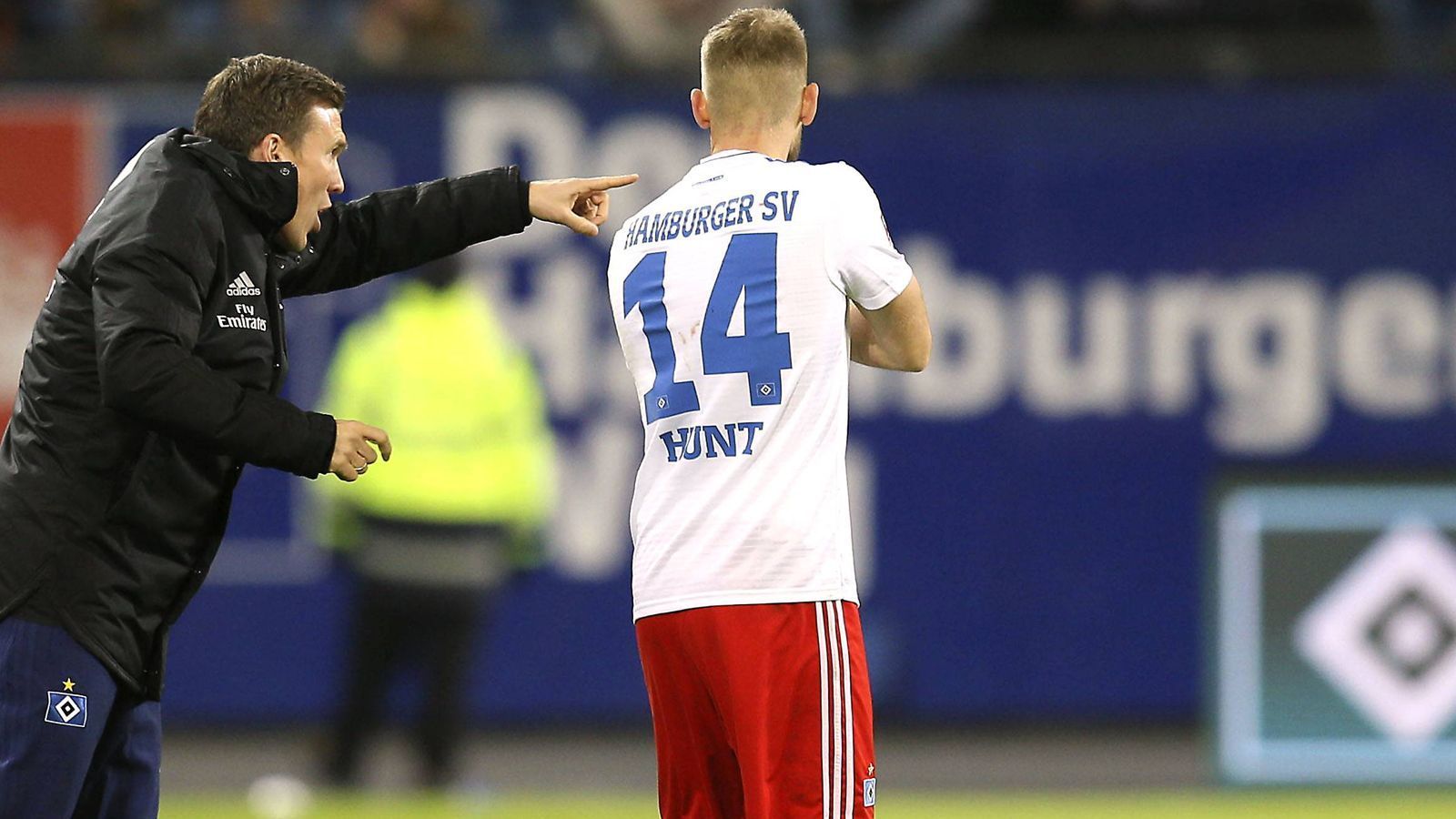 
                <strong>Aaron Hunt (Hamburger SV)</strong><br>
                Wird in der 73. Minute eingewechselt. Ohne Note.
              