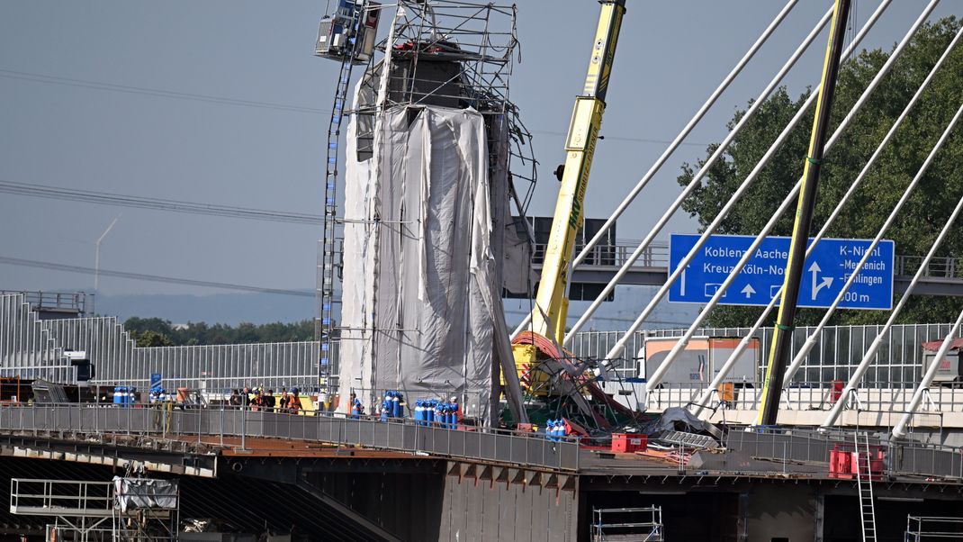 Ein Unfall in Leverkusen forderte ein Opfer, mindestens sechs Personen wurden bei dem Unglück verletzt.