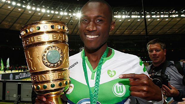 
                <strong>Josuha Guilavogui (VfL Wolfsburg)</strong><br>
                Josuha Guilavogui (VfL Wolfsburg) - Der Franzose ist seit einem Jahr von Atletico Madrid ausgeliehen. Der defensive Mittelfeldspieler kostet die "Wölfe" eine Gebühr von 5,5 Millionen Euro. Dafür bleibt Guilavogui mindestens bis zum Sommer 2016. Ein Kauf scheint bei seinen Leistungen nicht ausgeschlossen.
              