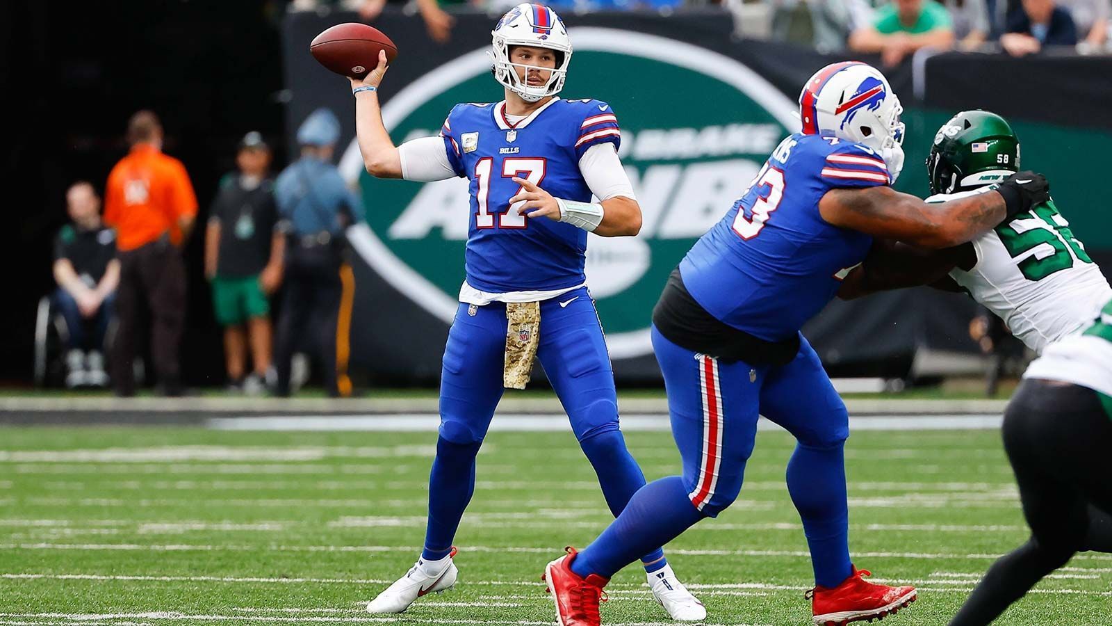 
                <strong>1. Monday Night Game: Buffalo Bills at New York Jets</strong><br>
                Gleich in seinem ersten Spiel als New York Jet trifft Aaron Rodgers im Monday Night Game des 1. Spieltags (11. September) zu Hause auf die Buffalo Bills um Josh Allen. Ein Duell zweier Titelaspiranten und ein würdiger Startschuss der Rodgers-Ära in New York.
              