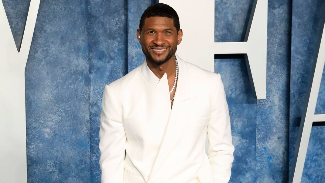 Usher wird eine große Ehre zuteil: Er wird in der Halbzeitshow beim Super Bowl 2024 auftreten! Alle Infos dazu gibt es hier.