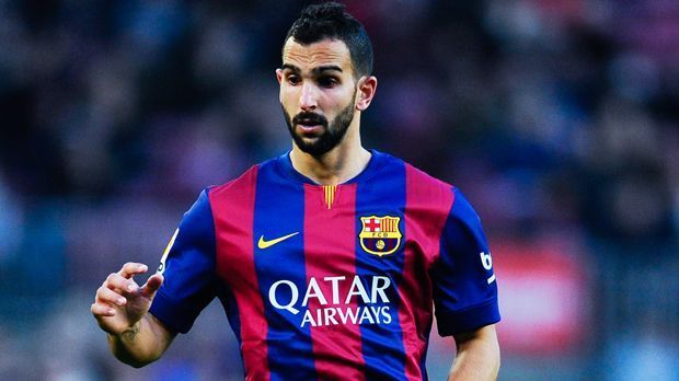 
                <strong>Martin Montoya</strong><br>
                Martin Montoya: 67 Mal lief der spanische Außenverteidiger für die Katalanen auf. Letztlich kam Montoya aber nie dauerhaft an Dani Alves vorbei, ließ sich deshalb im Sommer 2015 an Inter Mailand ausleihen - und scheiterte auch dort (nur vier Einsätze), die Leihe wurde sogar vorzeitig beendet. Seit dem Sommer 2016 spielt der 25-Jährige nun beim FC Valencia. Doch nach großem Fußball klingt dieser Wechsel auch nicht, wenn man sich Valencias bescheidene Saison ansieht. Immerhin ist Montoya beim Ex-Meister zumindest mal, das, was er zuvor noch nie in seiner Karriere war: Stammspieler.
              