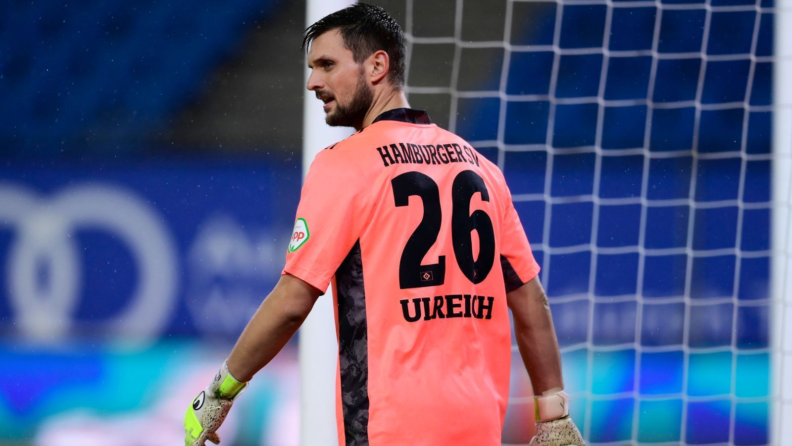 
                <strong>Sven Ulreich</strong><br>
                Beim 0:1 ist der Schlussmann machtlos, anschließend wird er kaum gefordert. Verhindert in der 42. Minute mit einer starken Parade den erneuten Rückstand. In der zweiten Halbzeit nimmt Ullrich quasi nicht am Spiel teil. ran-Note: 3
              