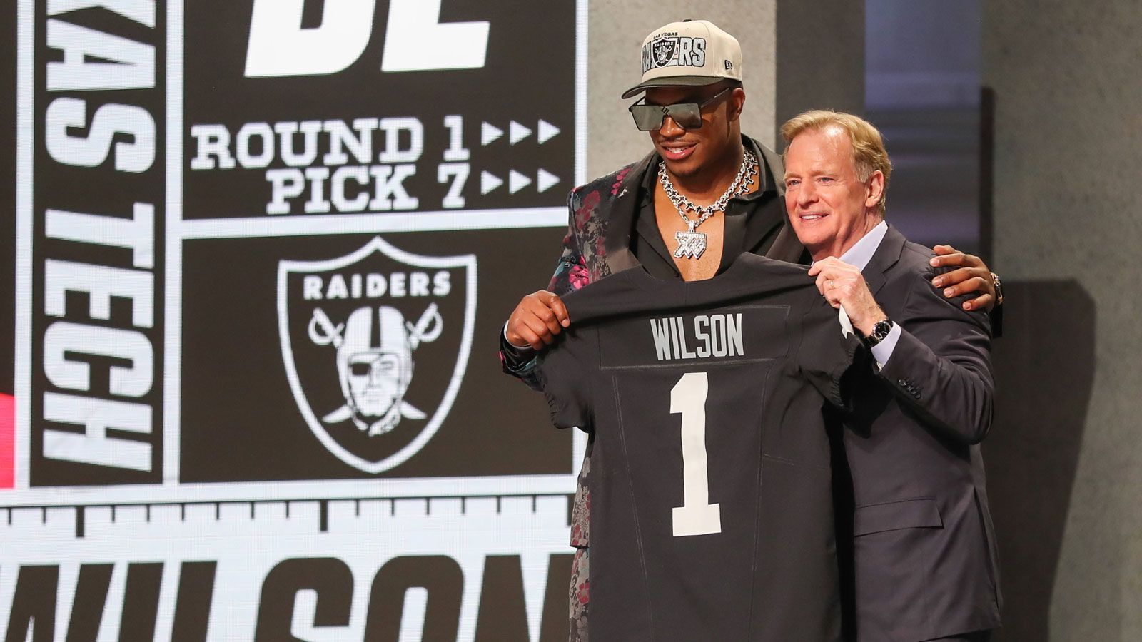 
                <strong>3. Platz: Tyree Wilson (Las Vegas Raiders)</strong><br>
                &#x2022; Position: Defensive End<br>&#x2022; Gepickt an: 7. Stelle<br>&#x2022; Quote: +800 (bei einem Einsatz von 100 US-Dollar erhält man 900 US-Dollar)<br>
              