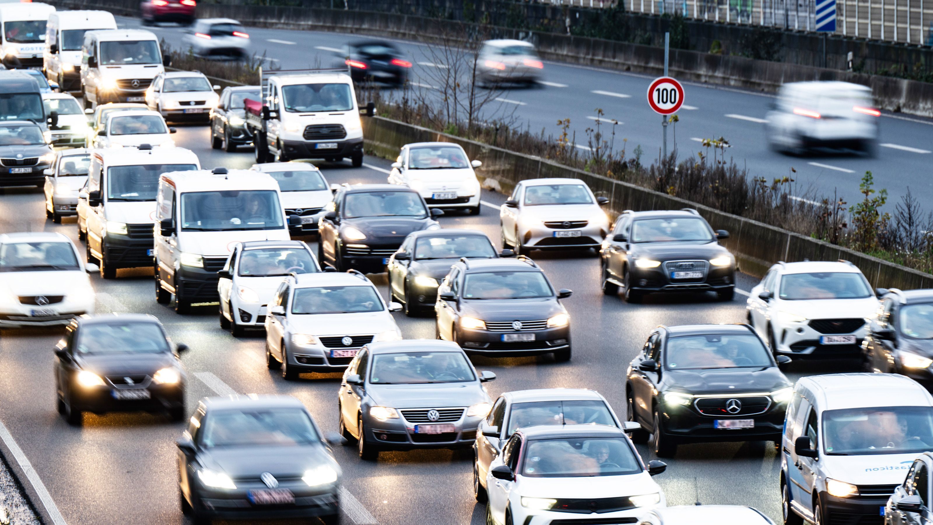 Reifen, Tanken, Versicherung: Diese Änderungen Gelten Für Autofahrer 2024