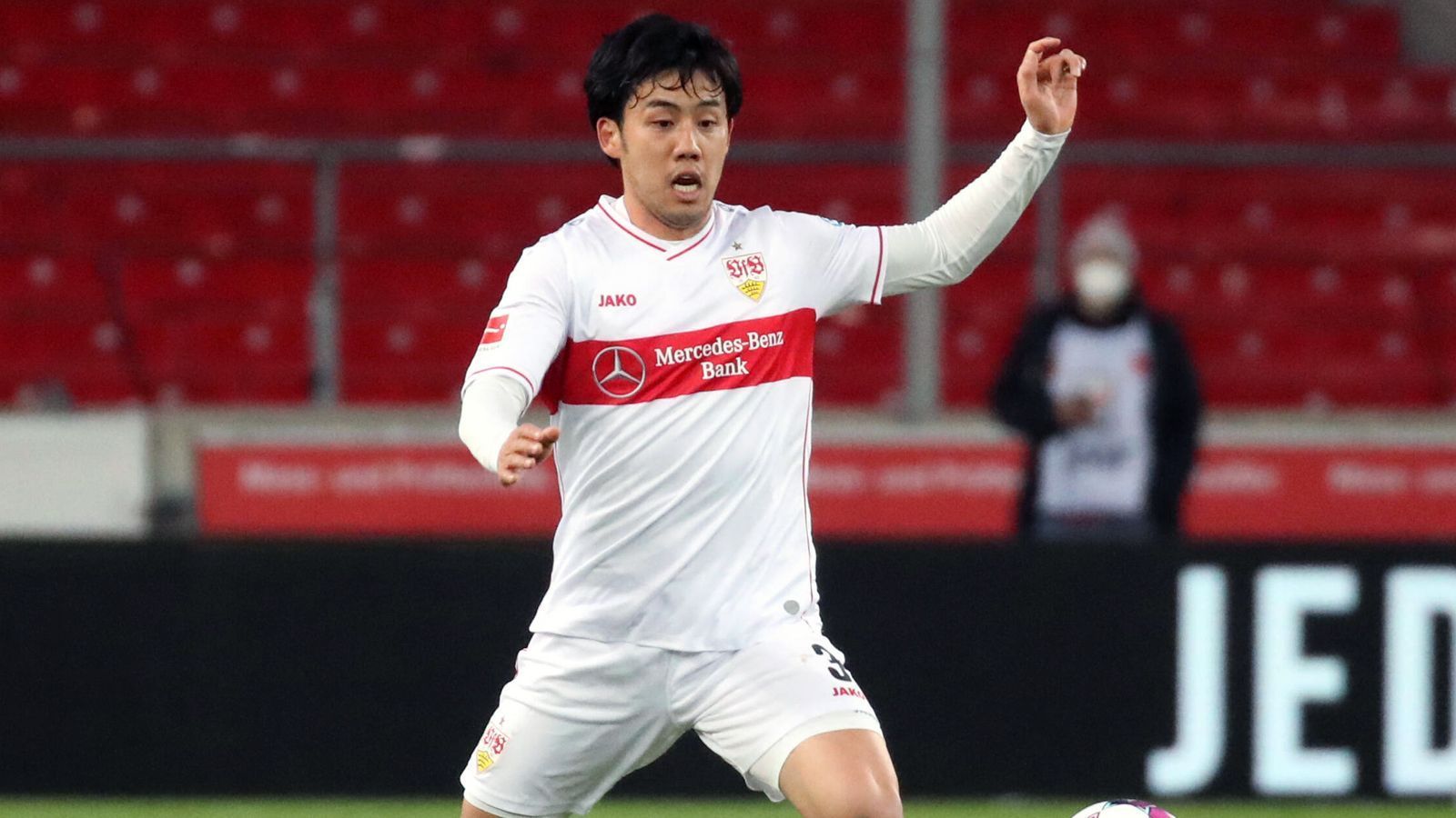 
                <strong>VfB Stuttgart: Wataru Endo</strong><br>
                Nach dem Abgang des bisherigen Kapitäns Gonzalo Castro hat der VfB Stuttgart bereits einen neuen Anführer für die Saison 2021/22 gefunden: Wataru Endo. "Mir ist wichtig, dass unser Kapitän alle mitnehmen kann, er die Werte verkörpert, für die wir stehen wollen und als Beispiel vorangeht", sagte VfB-Coach Pellegrino Matarazzo zu seiner Entscheidung für den Japaner Endo. 
              