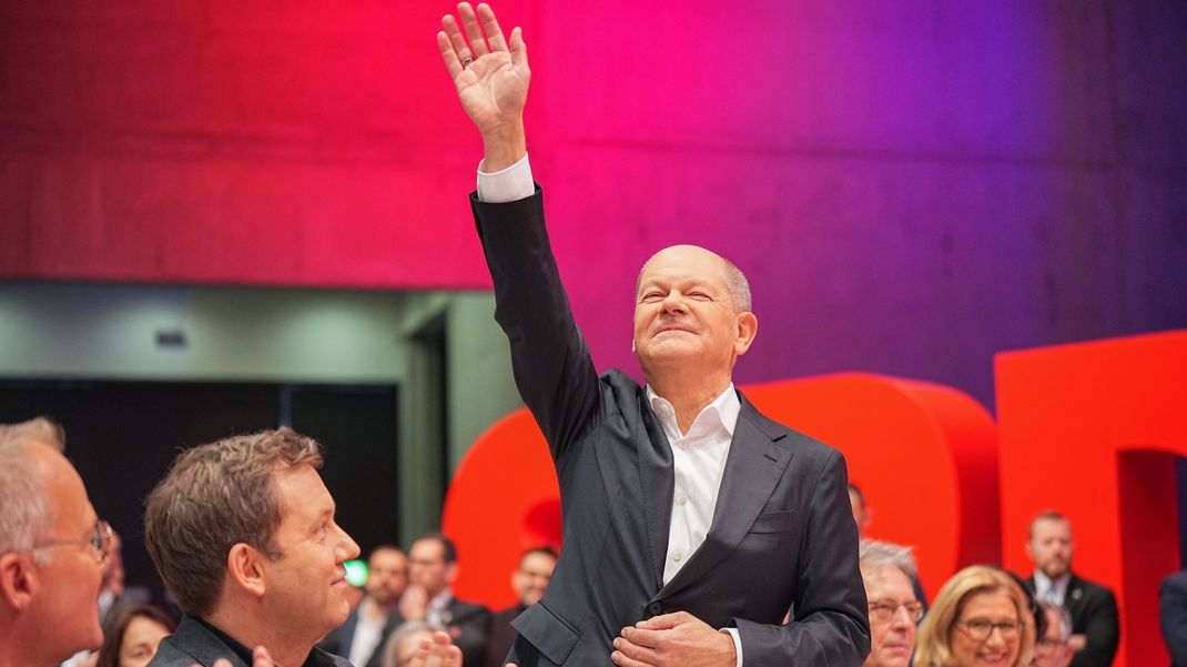 11. Januar 2025, Berlin: Bundeskanzler Olaf Scholz beim außerordentlichen SPD-Bundesparteitag. Im Mittelpunkt des Parteitags steht die Kür von Scholz zum Kanzlerkandidaten. 