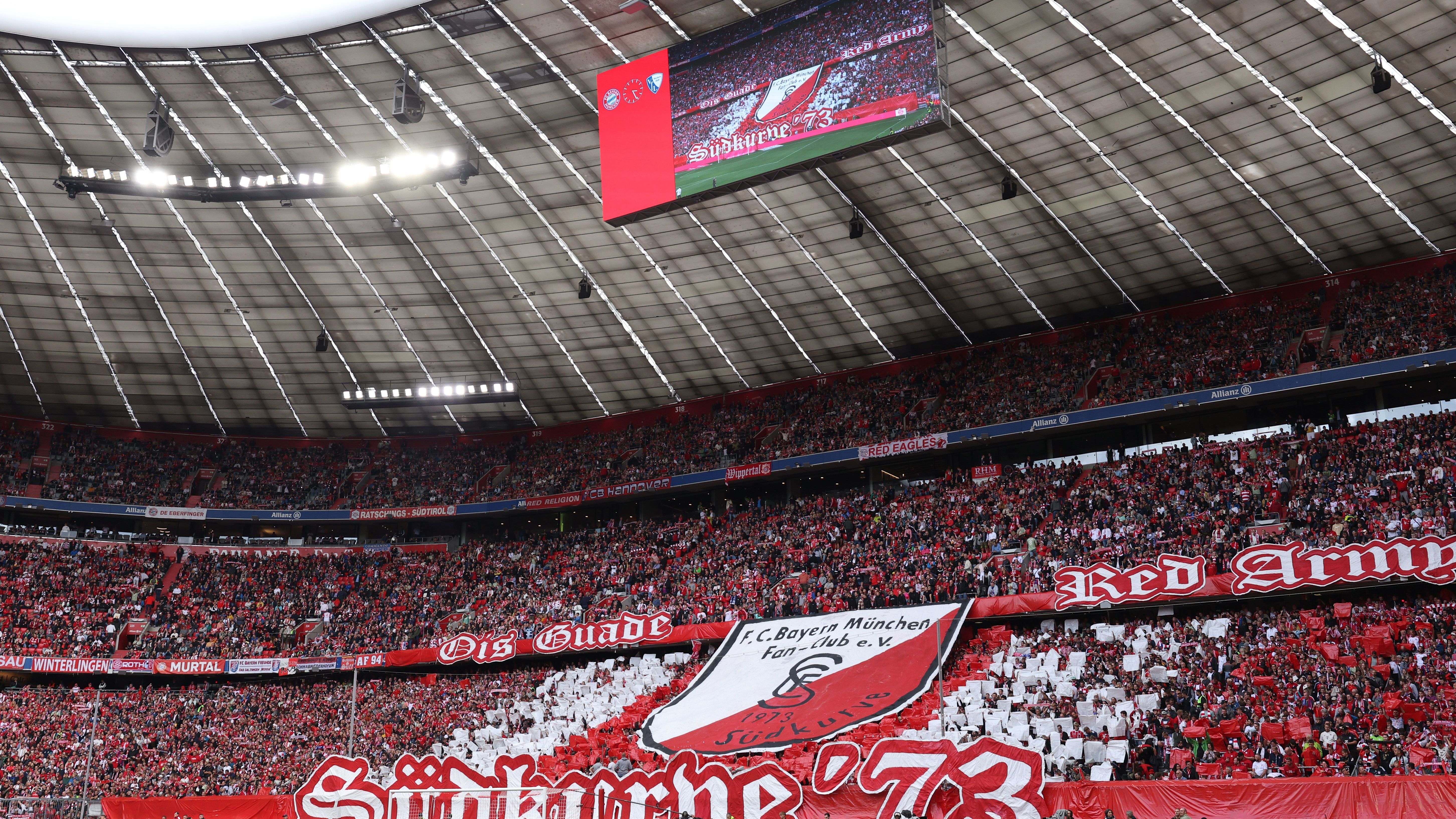 <strong>FC Bayern München</strong><br>"In München, rot und weiß, sind wir daheim, der FC Bayern München, in unseren Träumen, in unserem Sein. Seit 1900, die Roten stark, auf dem Platz und nebenan, für Bayern München, kämpfen wir, das ist unser Plan. Die Allianz Arena, unser stolzes Zuhause, Mit Herz und Leidenschaft, für immer werden wir zu euch schauen."