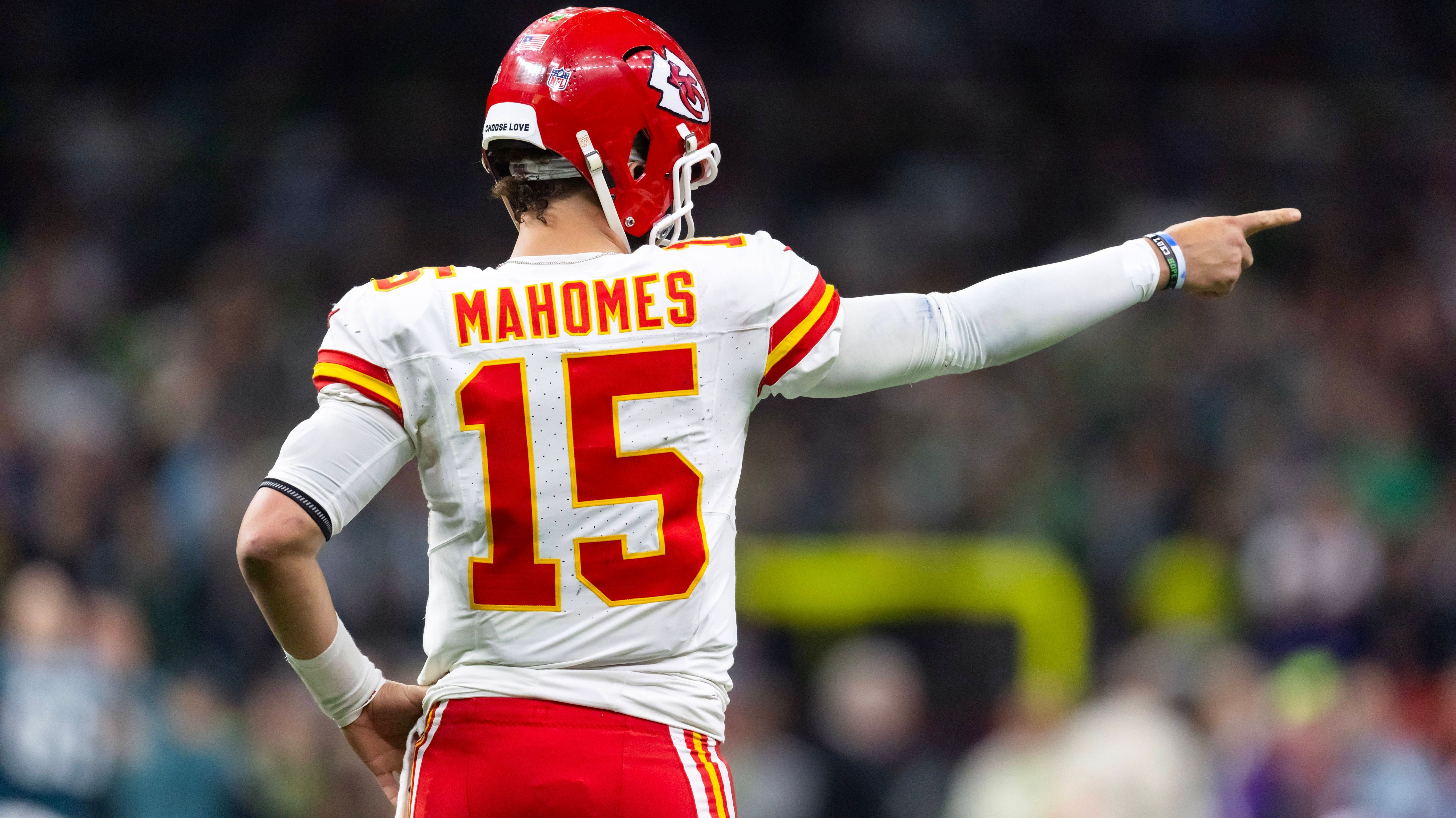 <strong>Platz 1: Patrick Mahomes (Kansas City Chiefs)</strong><br>• Vertrag bis: 2031<br>• Gesamtgehalt: 450.000.000 US-Dollar<br>• Durchschnittsgehalt: 45.000.000 US-Dollar