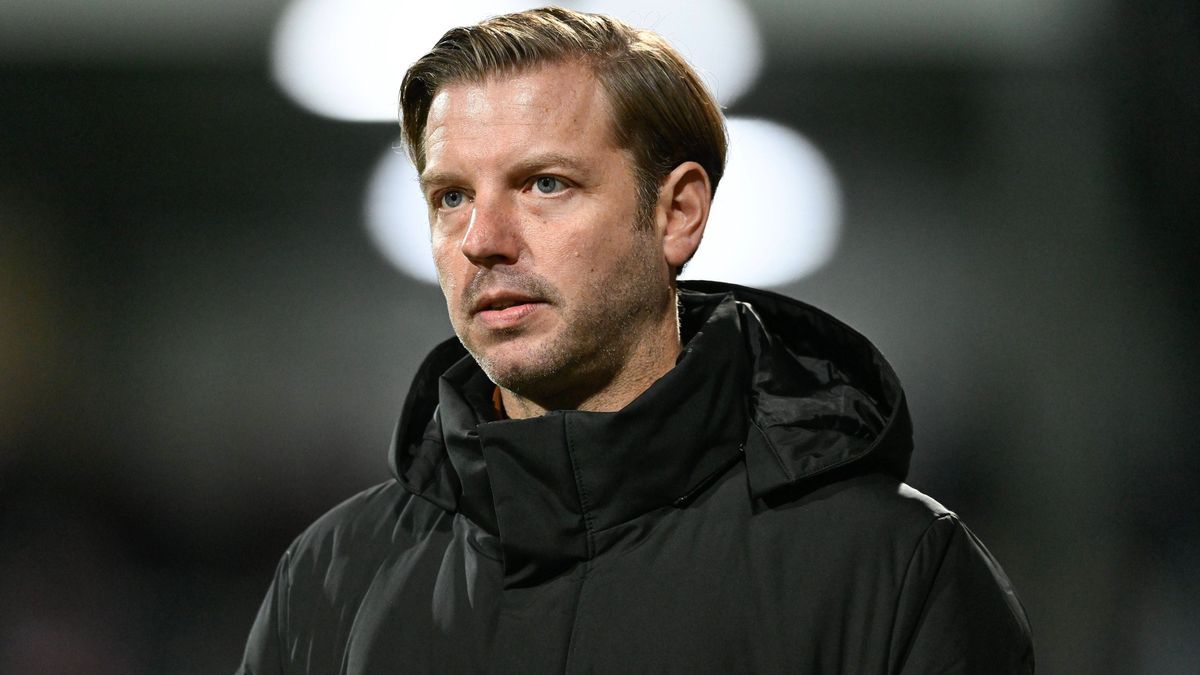 KAS Eupen v RWD Molenbeek - Jupiler Pro League EUPEN, BELGIUM - NOVEMBER 11 : Kohfeldt Florian head coach of KAS Eupen during the Jupiler Pro League match between KAS Eupen and RWD Molenbeek on Nov...