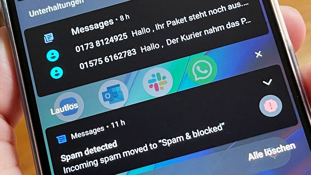 Viele Handynutzer:innen werden derzeit von SMS belästigt, die angeblich von Paketdiensten stammen. Aber Achtung: Es handelt sich um Betrug.