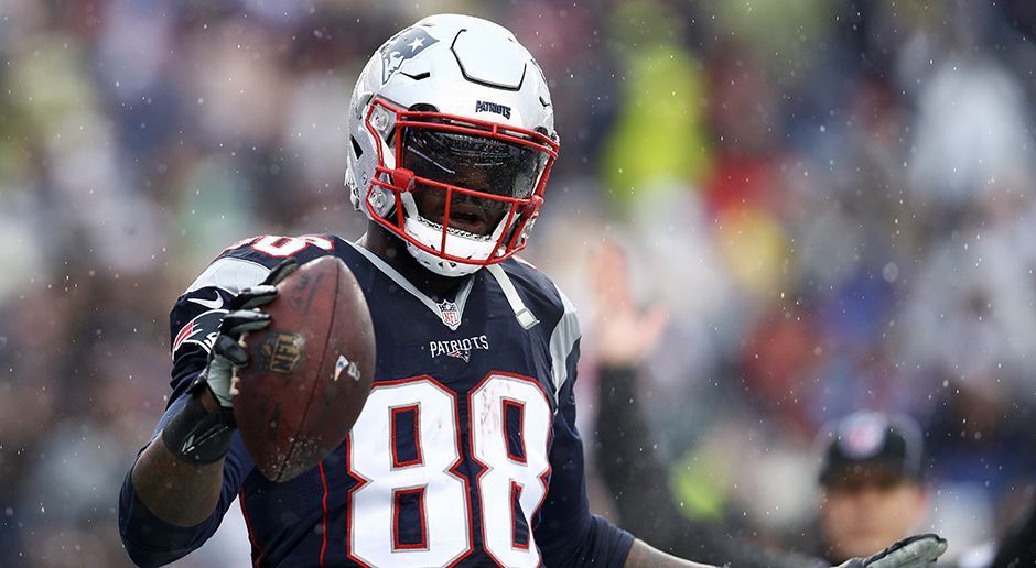 
                <strong>Martellus Bennett (Tight End)</strong><br>
                Wie wäre es mit zwei Brüdern bei den Seahawks? Martellus Bennett könnte seinem Bruder Michael Bennett nach Seattle folgen. Voraussetzung: Luke Wilson kehrt nicht zu der Franchise zurück. Gemeinsam mit Jimmy Graham könnte Bennett ein gefährliches Tight-End-Duo bilden und würde für Quarterback Wilson eine weitere hochkarätige Anspielstation sein. Einziges Problem: Nach seinem Super-Bowl-Sieg verlangt Bennett viel Geld, zu viel für die Seahawks?
              