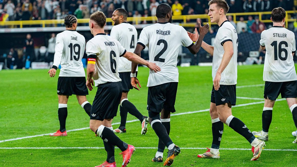 23.03.2025, Deutschland vs. Italien, Nations League, Viertelfinale-Rückspiel Jubel nach dem Tor zum 2:0 durch Jamal Musiala (Deutschland, 10) hier Joshua Kimmich (Deutschland, 6) und Antonio Rüdige...