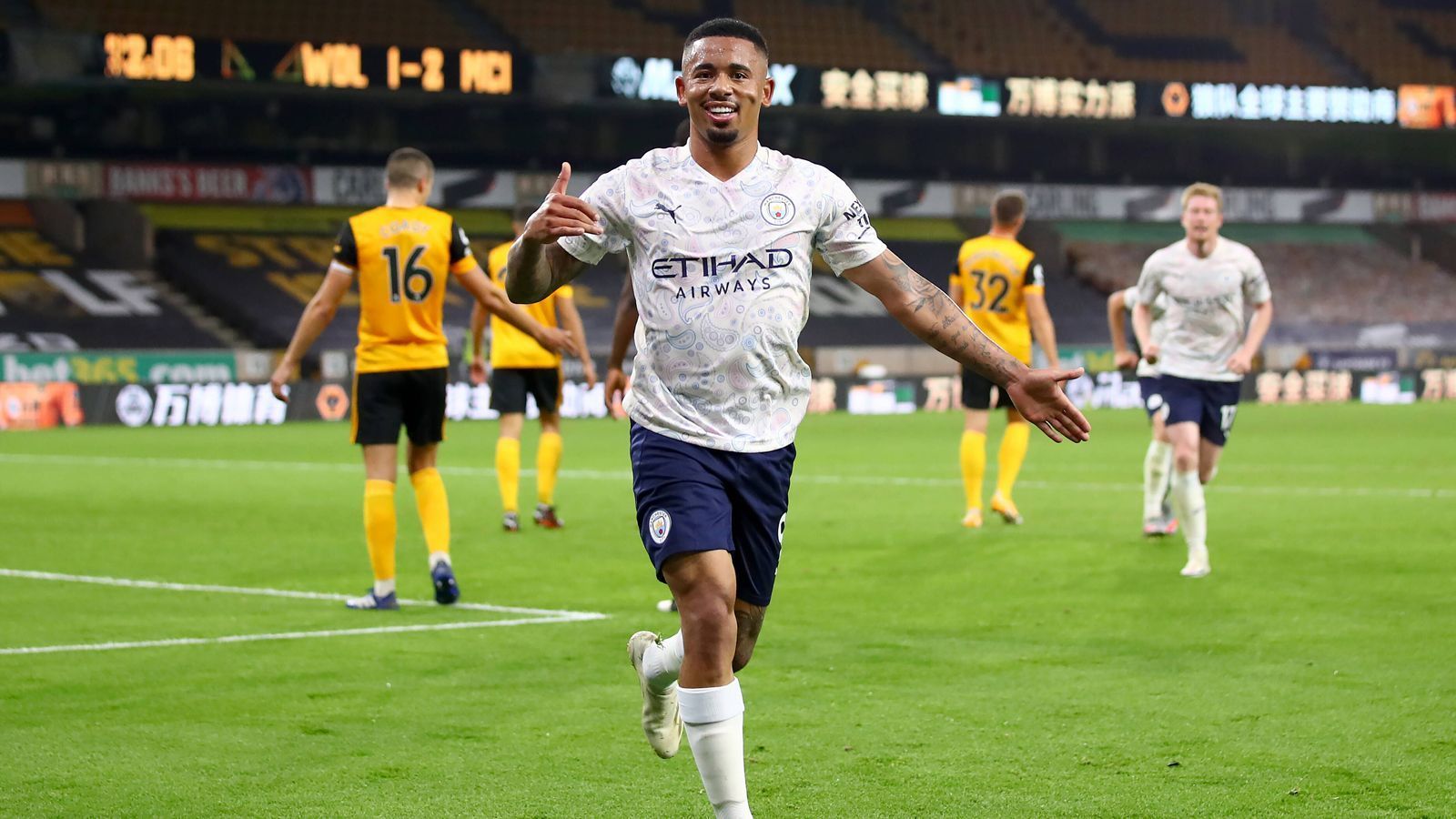 
                <strong>Manchester City stellt mit Sieg über Wolverhampton Uralt-Rekord ein</strong><br>
                Manchester City um Stürmer Gabriel Jesus (Foto) hat mit seinem 3:1-Auftaktsieg gegen die Wolverhampton Wanderers einen Uralt-Rekord eingestellt. Zum zehnten Mal in Folge gelang ihnen am ersten Spieltag ein Sieg. Damit stellten sie den 120 Jahre alten Rekord von Aston Villa ein, die zwischen 1891 und 1900 ebenfalls zehnmal in Folge ihr erstes Saisonspiel gewannen.
              