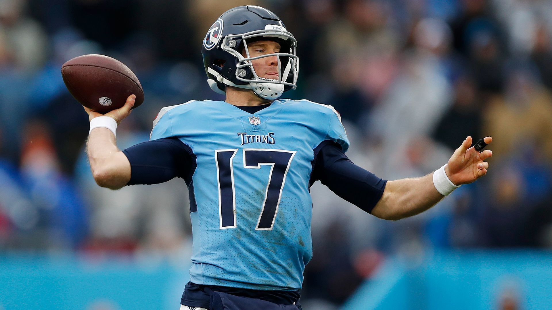 
                <strong>Wer wird der nächste Ryan Tannehill? </strong><br>
                Bevor Quarterback Ryan Tannehill die Tennessee Titans in der laufenden Saison zum Nummer-Eins-Seed in der AFC führte, hatte der Spielmacher eine lange Reise hinter sich. Im Jahr 2019 gab er zunächst den Backup-Quarterback bei den Titans, ehe er sich zu einem der besseren Signal Caller in der NFL entwickelte. Da im Frühjahr gleich mehrere Routiniers mit einem ähnlichen Werdegang auf den Markt kommen, die ihr Können unter Beweis stellen wollen, könnte sich eine ähnliche Erfolgsgeschichte 2022 wiederholen. ran stellt die Backup-Quarterbacks vor, die sich in der kommenden Saison wieder Hoffnung auf einen Starterplatz machen können. 
              