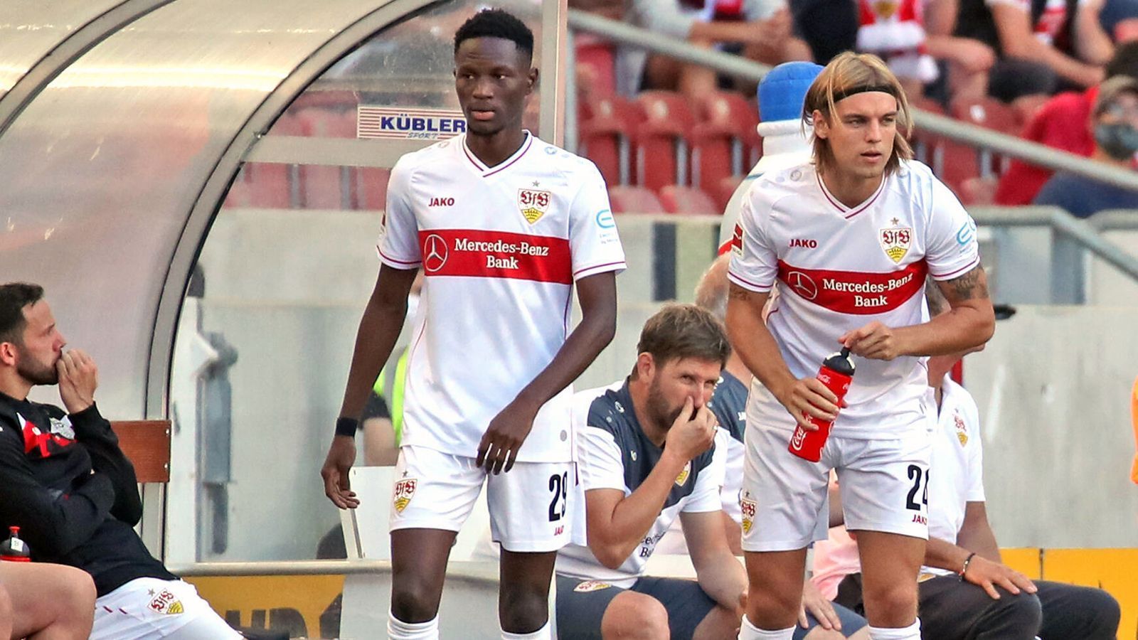 
                <strong>VfB Stuttgart</strong><br>
                Diese Verträge laufen am längsten: Borna Sosa (re.) und Momo Cisse (li./beide bis Ende 2025)
              