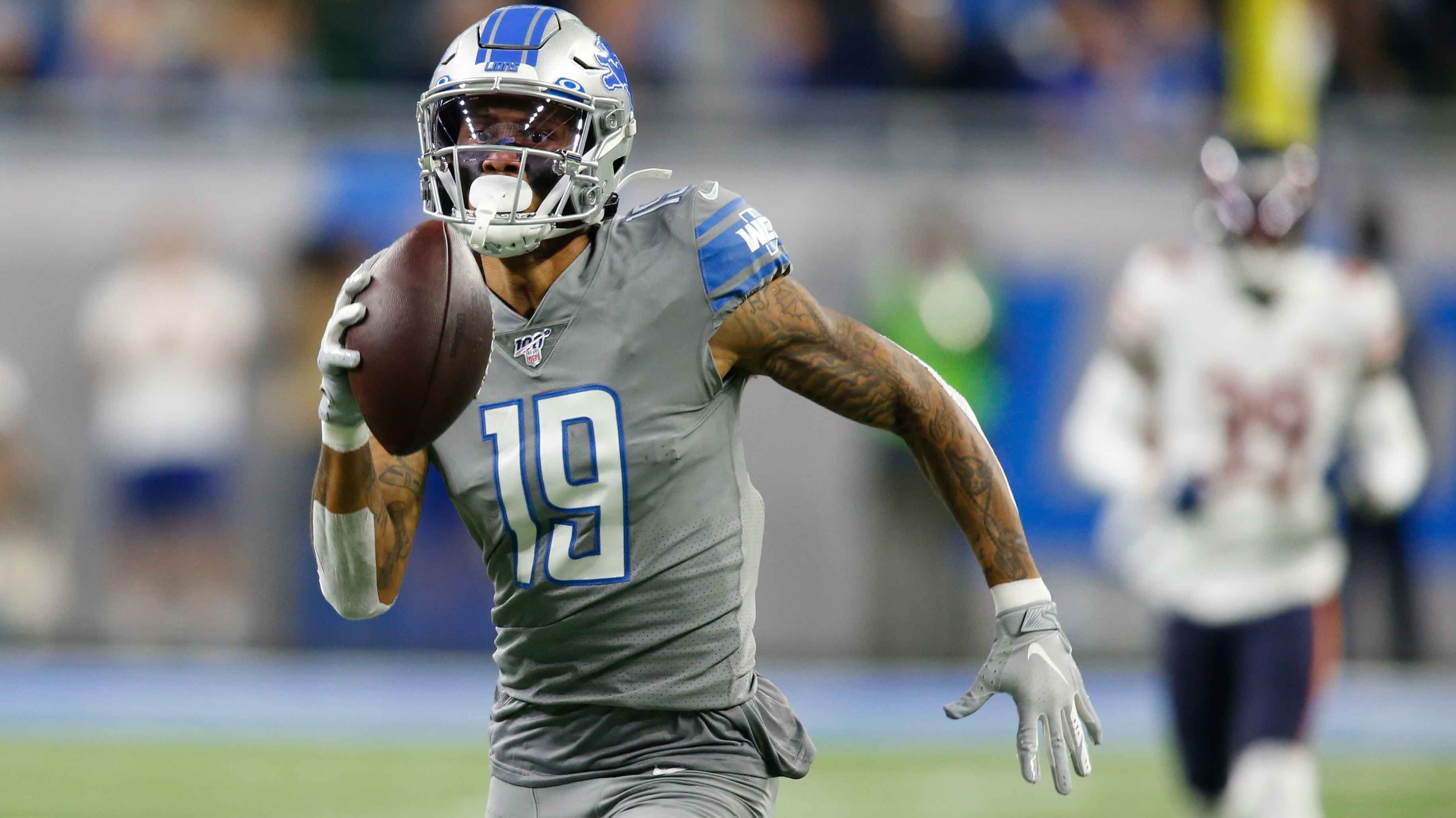 
                <strong>Kenny Golladay (Wide Receiver, Free Agency)</strong><br>
                Verstärkt haben sich die Giants auf der Wide-Receiver-Position unter anderem mit Top-Free-Agent Kenny Golladay (Foto). Sterling Shepard, Darius Slayton und First-Round-Pick Kadarius Toney teilen sich die Plätze dahinter. Auch das Running Game sollte sich durch die Rückkehr von Saquon Barkley in der kommenden Saison stark verbessert zeigen. Die Verpflichtung von Tight End Kyle Rudolph gibt den "Big Blue" sowohl im Passspiel als auch beim Blocken für das Laufspiel eine echte Waffe.
              