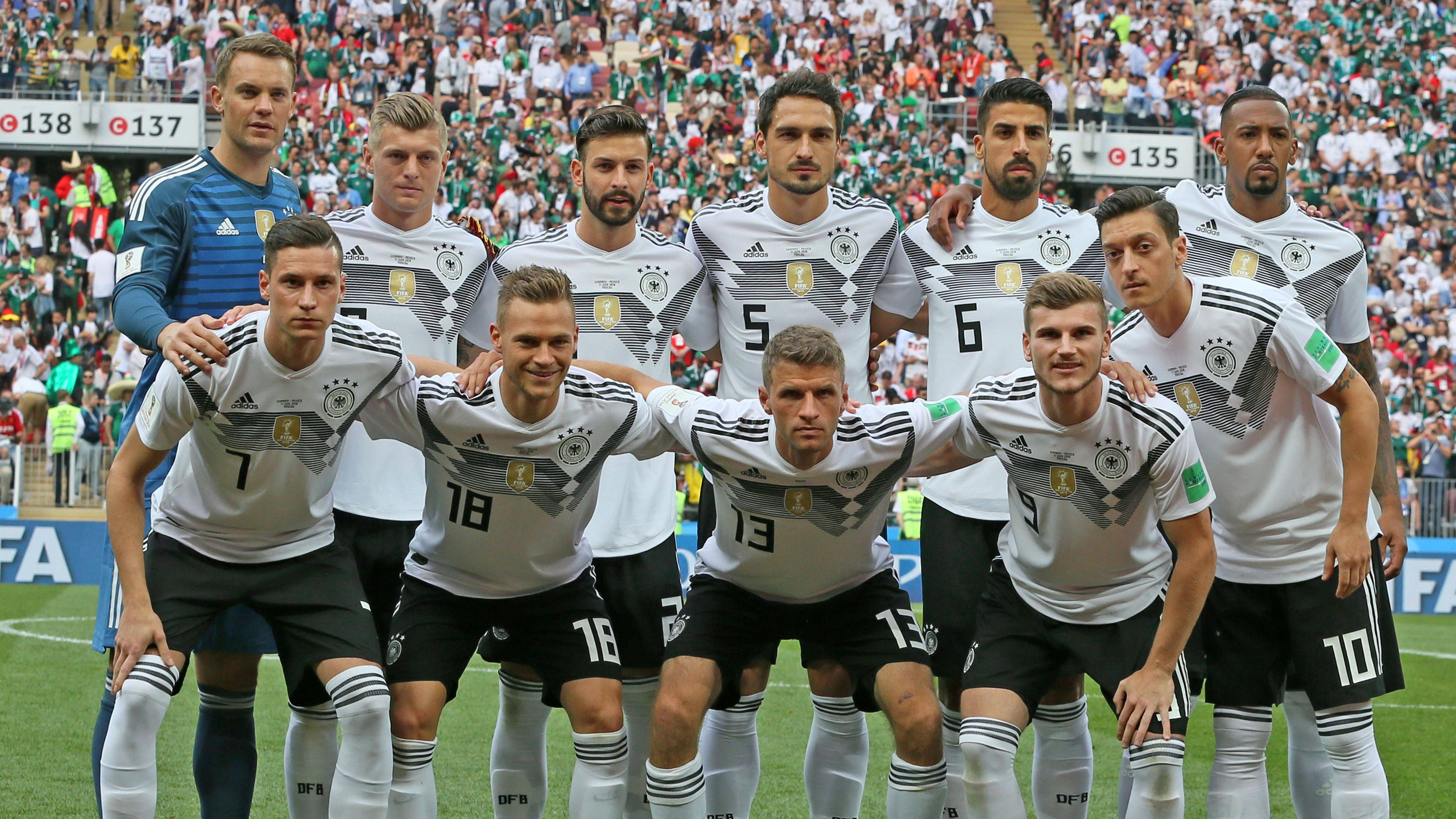 <strong>Deutschland gegen Mexiko: So sah die DFB-Elf beim letzten Duell aus</strong><br>Am Mittwoch um 2 Uhr nachts deutscher Zeit (<a href="https://www.ran.de/sports/ticker/ma9772478/liveticker">im Liveticker auf ran.de und in der ran-App</a>) steigt das zweite Testspiel der Nationalmannschaft unter dem neuen Bundestrainer Julian Nagelsmann, Gegner ist Mexiko. <strong><em>ran</em></strong> zeigt, wie die DFB-Elf beim letzten Duell aussah. Am 17. Juni 2018 begann mit dem 0:1 der böse DFB-Absturz.