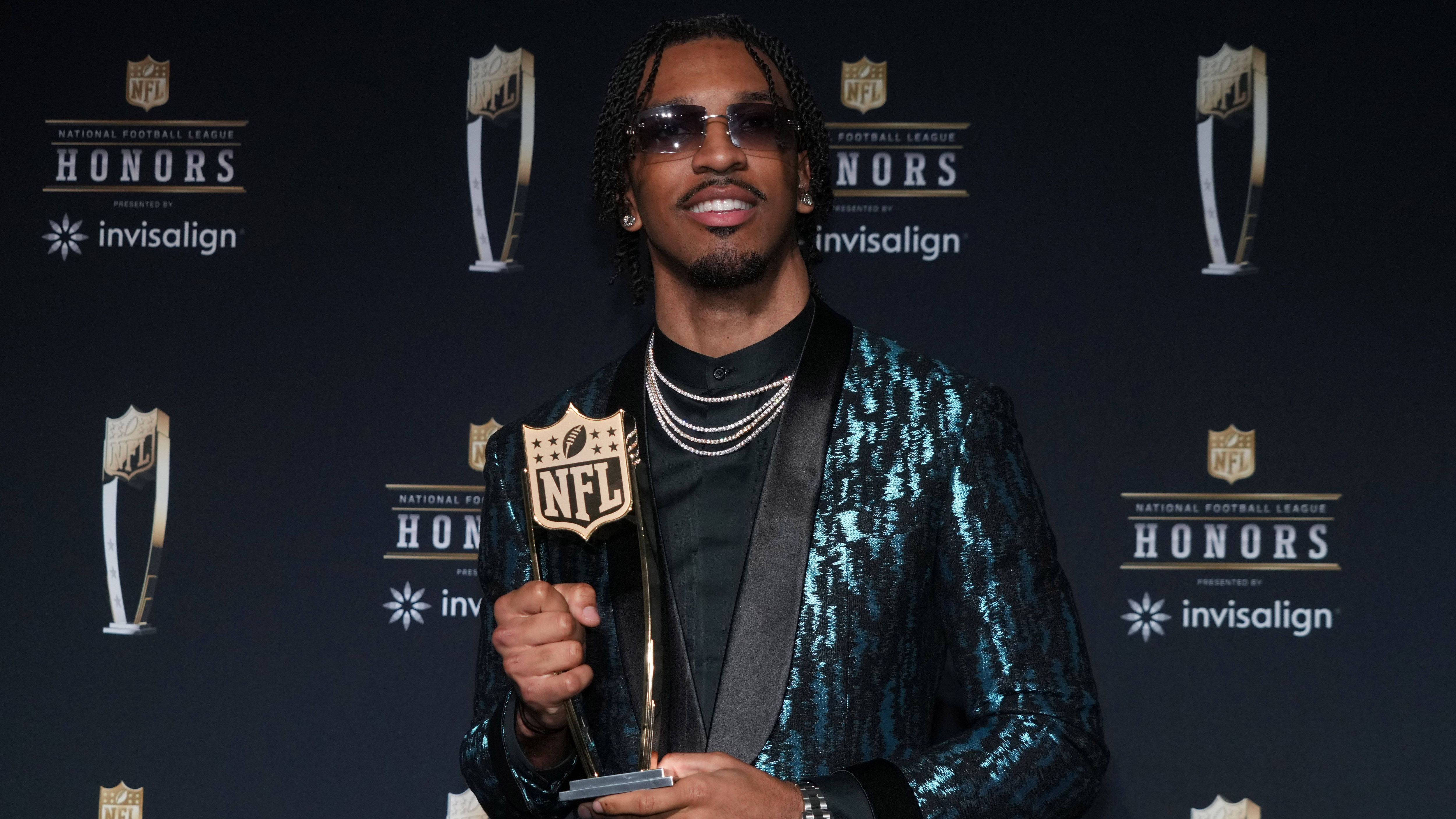 <strong>NFL-Wettquoten: Offensive Rookie of the Year 2025</strong><br>Zur Erklärung: Die Wettquoten sagen aus, wie hoch der Gewinn bei einem Einsatz von 100 US-Dollar wäre. Eine Quote von +2000 bedeutet also, man bekäme bei 100 US-Dollar Einsatz einen Gewinn von 2.000 US-Dollar ausgezahlt.