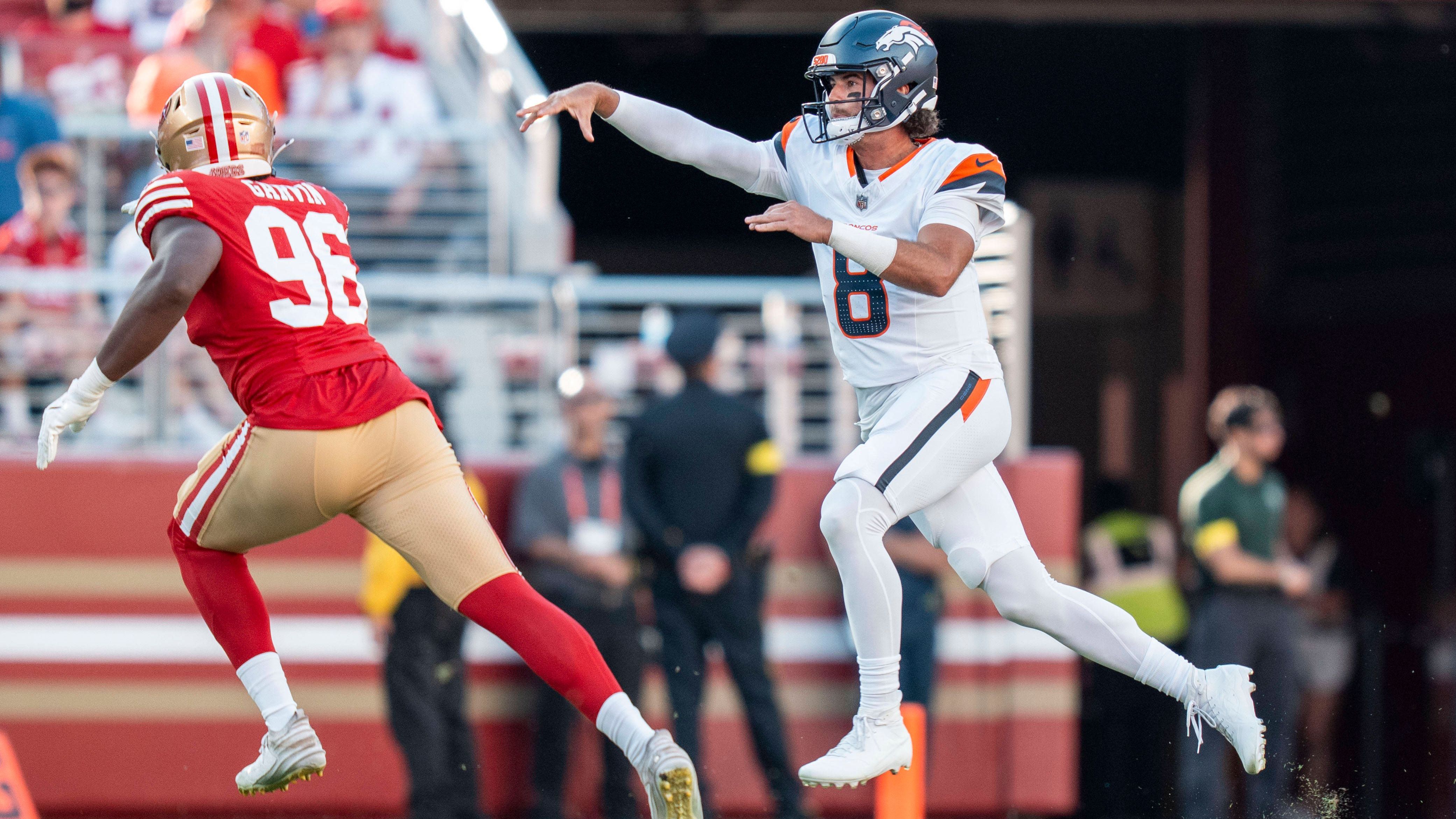 <strong>Jarrett Stidham (Denver Broncos)<br>Alter:</strong> 29<br><strong>Draftpick:</strong> 133 im Jahr 2019<br><strong>Jahresgehalt 2025:</strong> bis zu 4 Millionen Dollar<br><strong>Beste Saison:</strong> 2022 bei den Las Vegas Raiders mit 656 Passing Yards, 84 Rushing Yards, 4 Touchdowns und 3 Interceptions in 5 Spielen