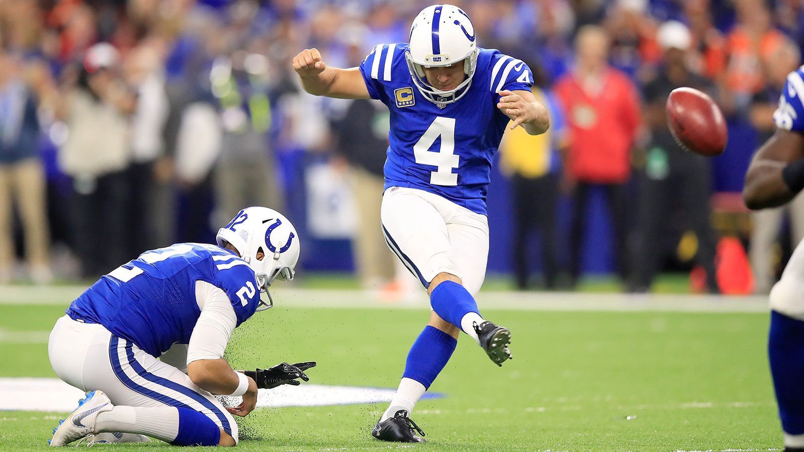 
                <strong>Week 3: Field Goals - Adam Vinatieri zieht mit Andersen gleich</strong><br>
                Colts-Kicker Adam Vinatieri hat den nächsten Meilenstein in der NFL erreicht. Der 45-Jährige hat sein 565. Field Goal in der NFL geschossen und stellt damit den Rekord von Legende Morten Andersen ein. In Week 4 spielen die Colts gegen die Houston Texans. Dann hat Vinatieri die Chance, den Rekord endgültig zu brechen. 
              