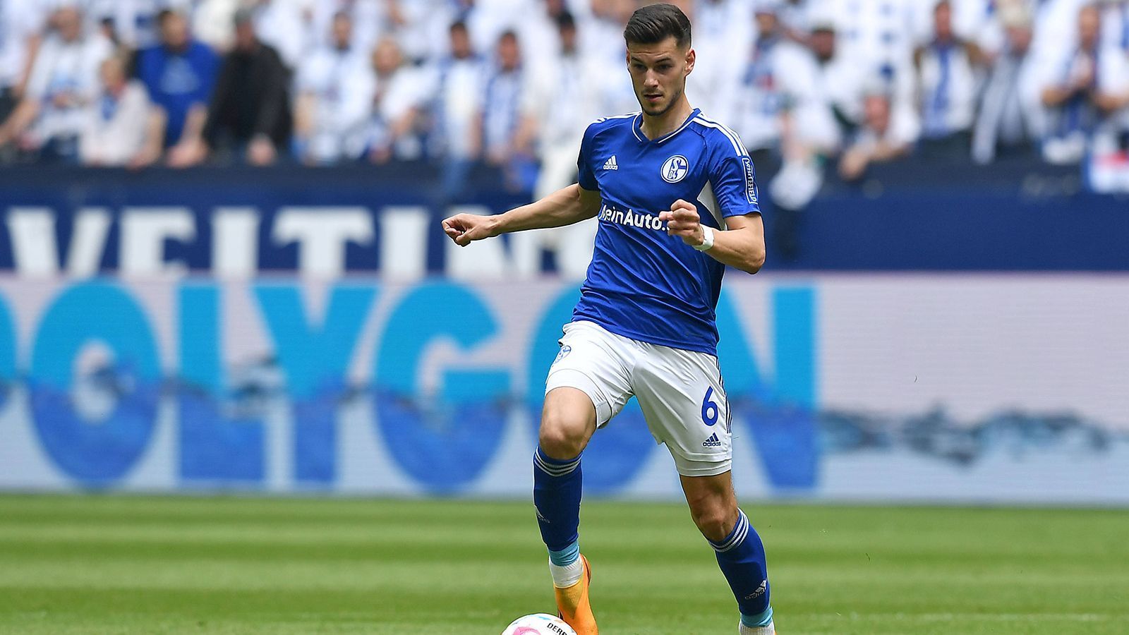 
                <strong>Tom Krauß</strong><br>
                &#x2022; Position: Mittelfeld<br>&#x2022; Verein: FC Schalke 04<br>&#x2022; U21-Länderspiele: 11<br>&#x2022; Tore: 3<br>
              