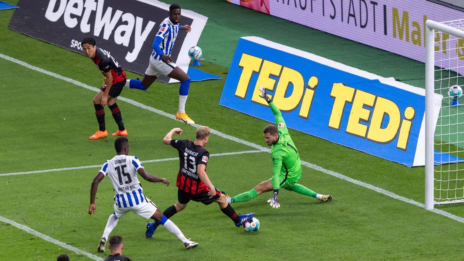 
                <strong>Platz 1: Martin Hinteregger</strong><br>
                Eigentore: 6Verein: Eintracht Frankfurt, Borussia Mönchengladbach
              