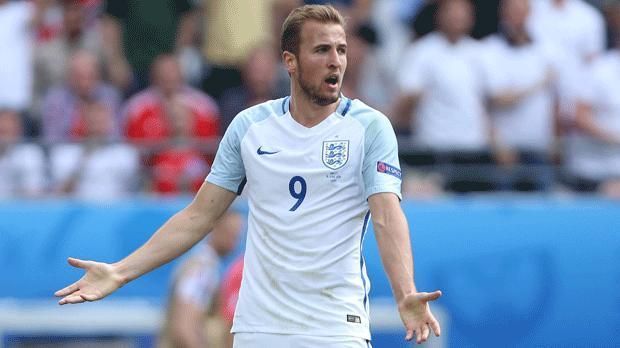 
                <strong>Harry Kane</strong><br>
                Harry Kane: Ließ sich zunächst oft zurückfallen, um das Mittelfeld zu unterstützen. Leitete einen der wenigen guten Angriffe zur Chance von Sterling ein, blieb aber ansonsten blass. Musste nach der ersten Halbzeit Platz für Jamie Vardy machen. ran-Note: 5
              
