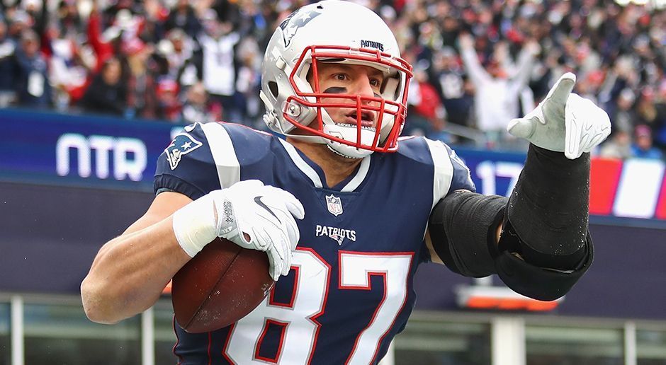 
                <strong>Gewinner: Rob Gronkowski</strong><br>
                In den vergangenen Tagen spekulierten einige NFL-Experten immer wieder über einen Trade von Patriots-Superstar Rob Gronkowski. Diese Gerüchte sollten spätestens jetzt vom Tisch sein. New England ist nun umso mehr auf die Receiver-Qualitäten seines Tight Ends angewiesen. Wenn "Gronk" fit bleibt, wird er wieder eine große Rolle im Team von Bill Belichick spielen.
              