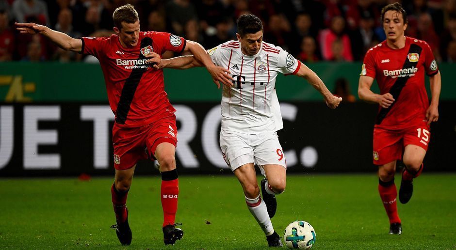 
                <strong>Sven Bender (Bayer Leverkusen)</strong><br>
                Sven Bender strahlt unter den Verteidigern noch die meiste Sicherheit aus, weil er viele Zweikämpfe gewinnt. Mit steigender Spieldauer baut allerdings auch er etwas ab. Vor dem 2:6 verschätzt er sich und ermöglicht Thomas Müller ein einfaches Tor. ran-Note: 4 
              