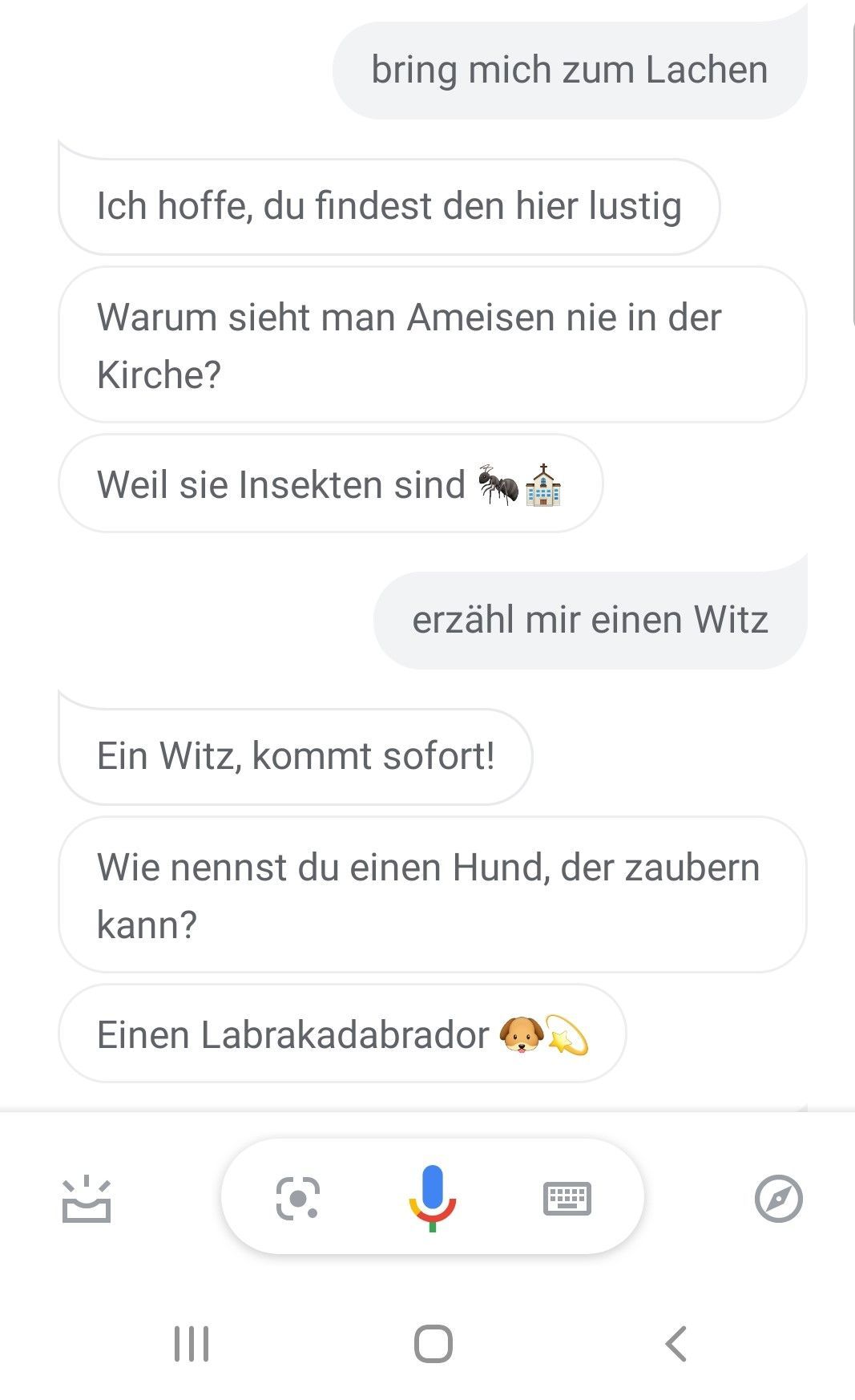 Füße hoch! Der kommt flach: Der Google Assistant erzählt Witze.