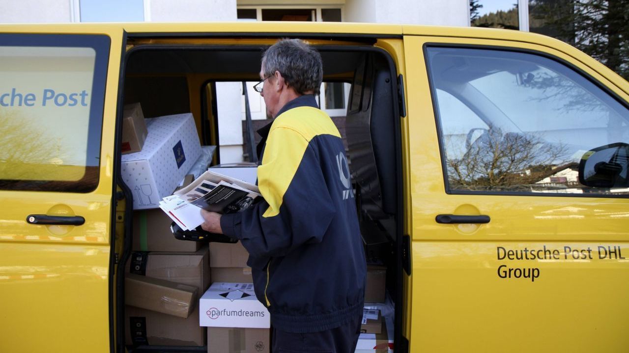 Auch an der Deutschen Post ist der Vermögensverwalter mit 4,7 Prozent beteiligt.