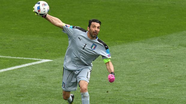 
                <strong>Gianluigi Buffon</strong><br>
                Platz 2: Gianluigi Buffon (Italien): 17 EM-Einsätze
              