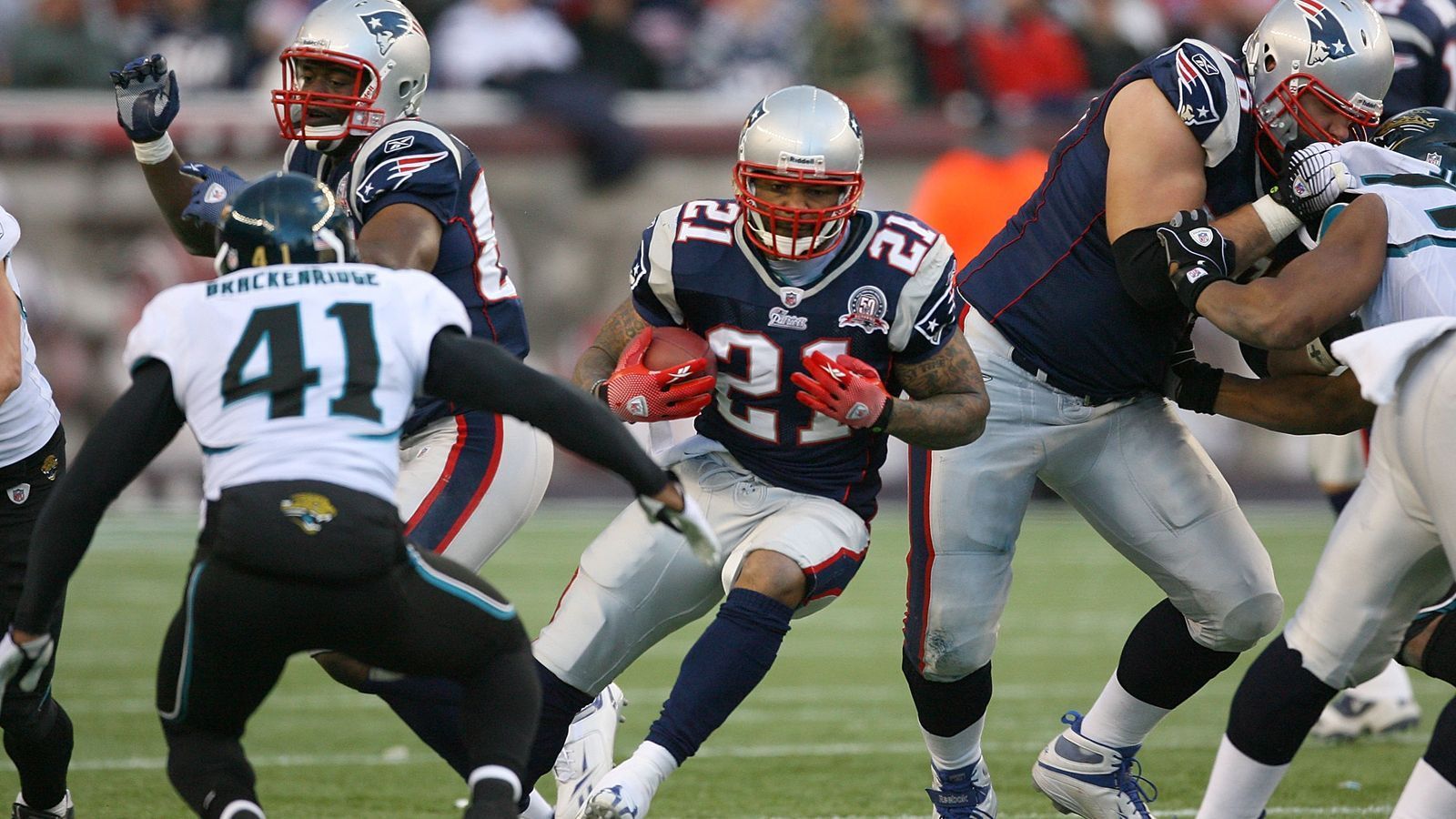 
                <strong>Jacksonville Jaguars at New England Patriots - 2 Stunden 36 Minuten </strong><br>
                Auch das Spiel der Jacksonville Jaguars bei den New England Patriots 2009 hat zwei Stunden und 36 Minuten gedauert. In der einseitigen Partie setzten sich die Pats um Tom Brady souverän mit 35:7 durch.
              