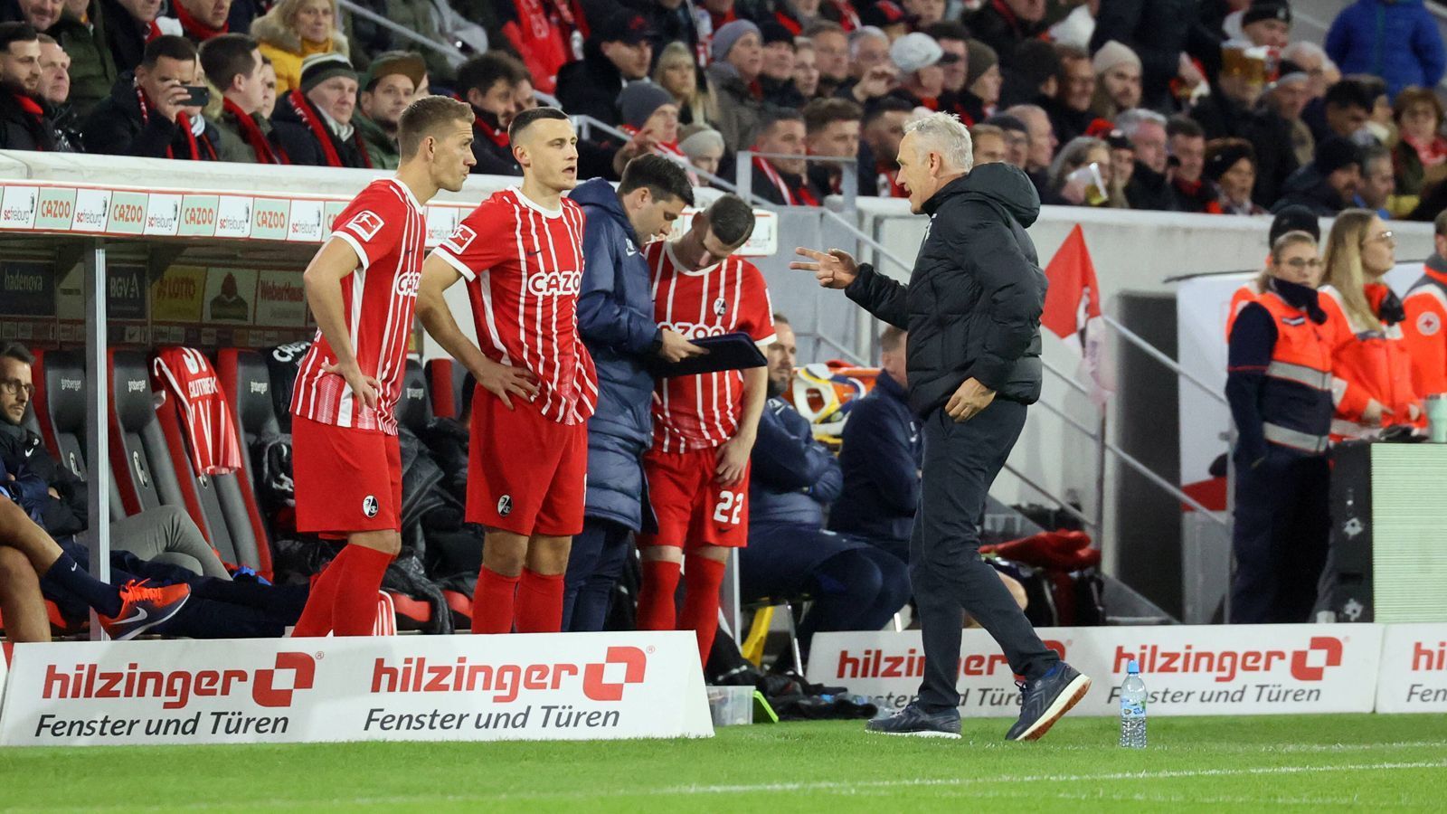 
                <strong>SC Freiburg</strong><br>
                Zugänge:- KeineAbgänge- Kevin Schade (FC Brentford, Leihgebühr: eine Million Euro)- Keven Schlotterbeck (VfL Bochum, Leihe)- Hugo Siquet (Cercle Brügge, Leihe)
              