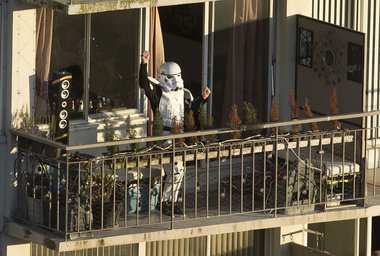 In den Corona-Jahren war alles anders. Aber: Man konnte immerhin mit Stormtrooper-Rüstung auf dem Balkon abdancen ...