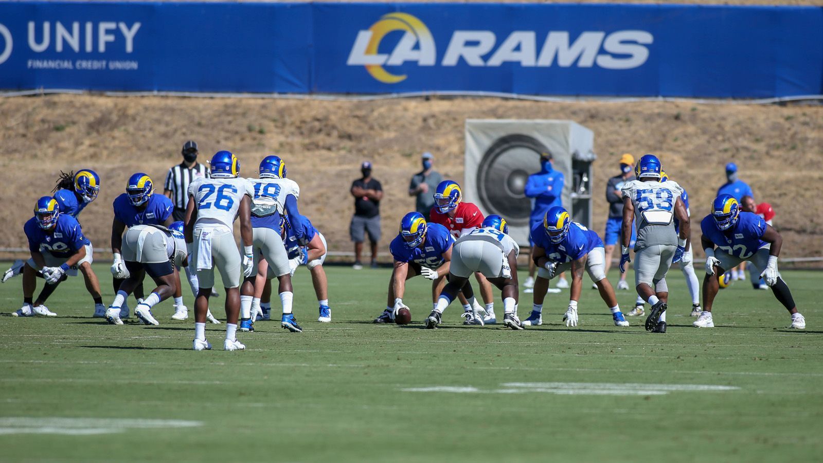 
                <strong>Wird es gemeinsame Trainingseinheiten zweier Teams geben?</strong><br>
                Ja. In der Saisonvorbereitung trainieren zwei Teams oftmals gemeinsam, um Spielpraxis zu bekommen. Den Anfang machen am 7. August die Dallas Cowboys, die die Los Angeles Rams zu einer gemeinsamen Einheit empfangen. Übrigens: Die Cowboys sind in diesem Sommer die Hauptdarsteller der Dokuserie "Hard Knocks". Die erste Folge soll am 10. August ausgestrahlt werden.
              