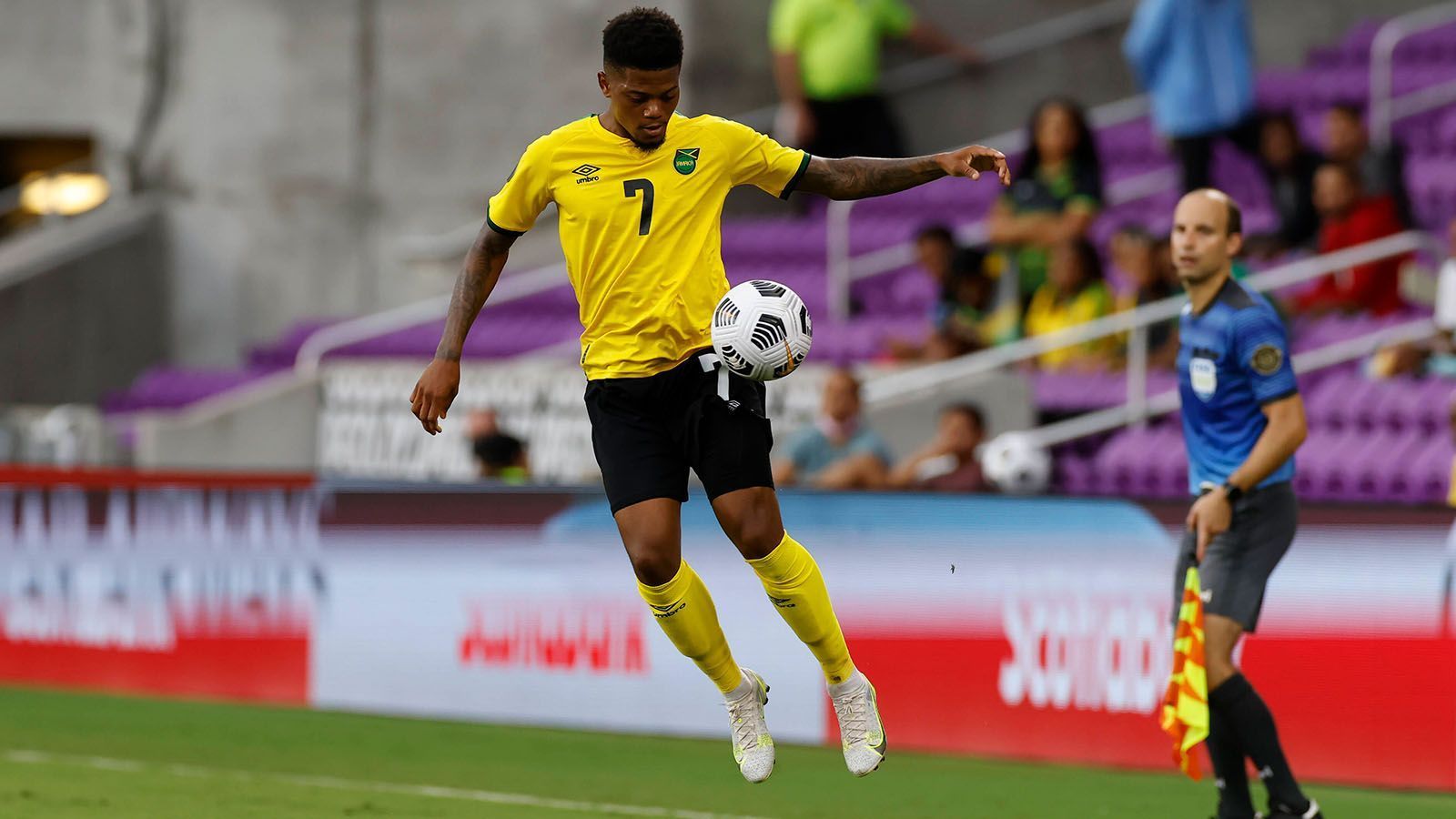 
                <strong>Platz 4: Leon Bailey (Aston Villa)</strong><br>
                Aus Leverkusen verschlug es den Jamaikaner auf die Insel zu Aston Villa. 32 Millionen Euro überwies der Premier-League-Klub dafür an die Werkself.
              