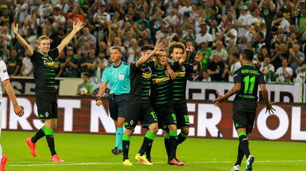 
                <strong>Gewinner: Borussia Mönchengladbach</strong><br>
                Der ungewöhnliche Kaltstart ist eindrucksvoll gelungen. Die Gladbacher haben die drei K.o.-Spiele in der Champions-League-Quali und im Pokal gewonnen und sich in der Königsklasse mit einer Hammergruppe mit dem FC Barcelona, Manchester City und Celtic Glasgow belohnt. Das Selbstvertrauen ist ähnlich groß wie die Flexibilität mit einem Kader, der unbestritten der qualitativ und quantitativ breiteste ist seit den 90er-Jahren. Trainer Andre Schubert hat so die Möglichkeit zur Rotation, die er bereits ausgiebig nutzt.
              