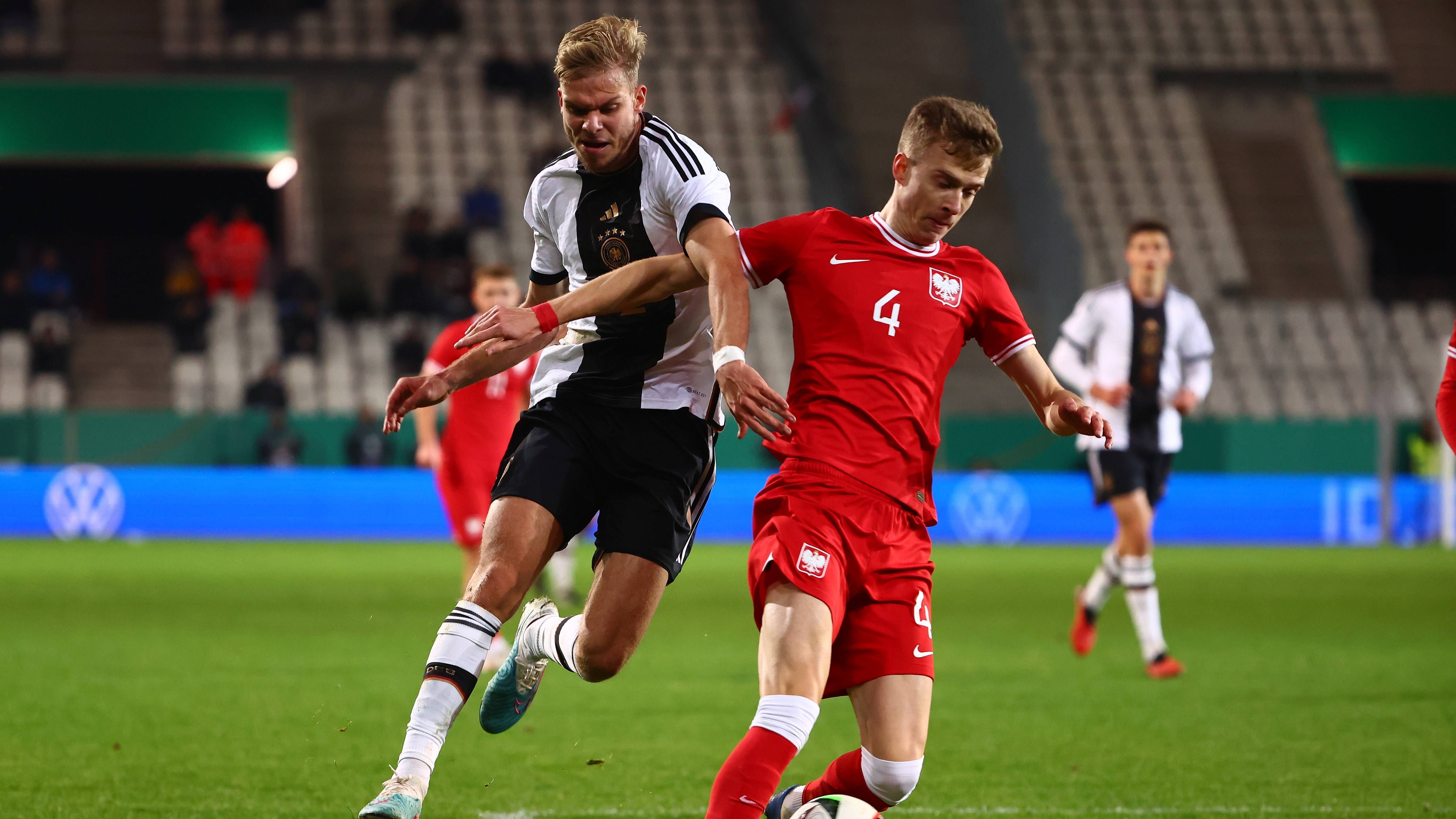 <strong>Leandro Morgalla<br></strong>Mit vielen starken Offensivaktionen in der Anfangsphase. Mit zunehmender Spieldauer aber auch ungenauer im Passspiel. Defensiv meist souverän und ohne große Fehler. Ein grundsolider Auftritt. <strong><em>ran</em></strong><strong>-Note: 3</strong>