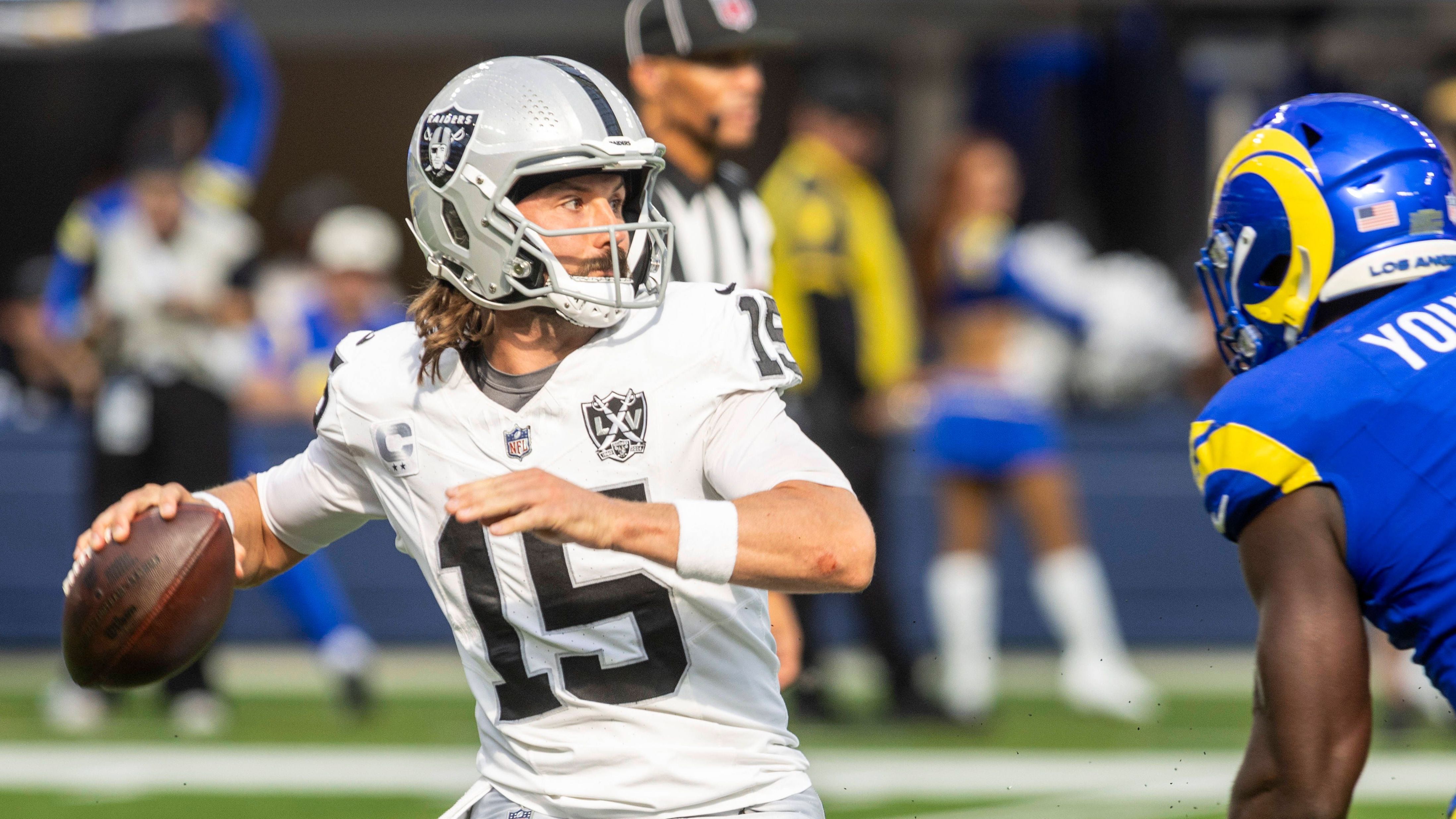 <strong>Platz 29: Gardner Minshew (Las Vegas Raiders)</strong><br>Die ersten fünf Spiele war Gardner Minshew Starter der Raiders. Vor Woche 6 wurde er auf die Bank verbannt. Nach der Verletzung von Backup Aidan O'Connell gegen die Rams übernahm er erneut. Gegen die Chiefs konnte er endlich mal wieder überzeugen, was die Niederlage aber nicht verhinderte. Die Raiders stehen aktuell bei 2-6, die Postseason ist weit weg.