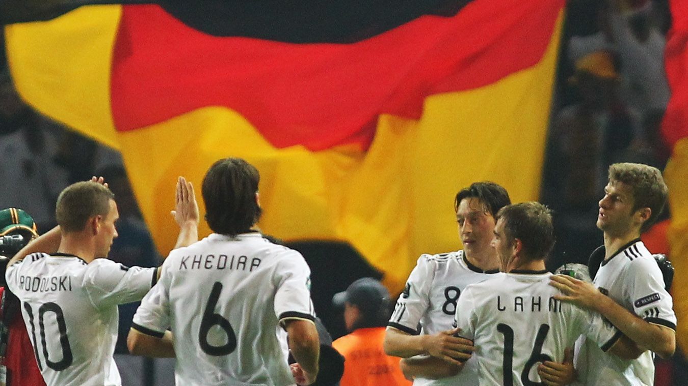<strong>2010 in Berlin: Deutschlands damalige Elf gegen die Türkei</strong><br>Nach über 13 Jahren trifft die DFB-Elf am Samstag wieder im Berliner Olympiastadion auf die Türkei. ran blickt zurück auf die deutsche Mannschaft, die damals in der Hauptstadt im Rahmen der EM-Qualifikation mit 3:0 gewann.